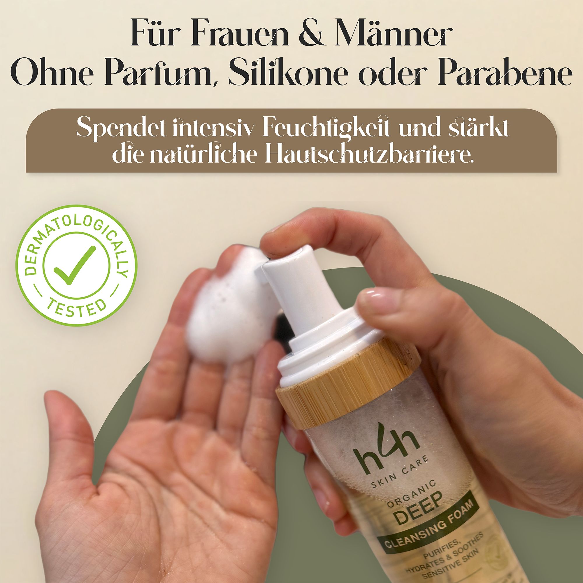Mousse detergente H4H Naturals®. Testo: Per donne e uomini. Senza profumo, siliconi o parabeni. Dermatologicamente testato. Schiuma in mano.