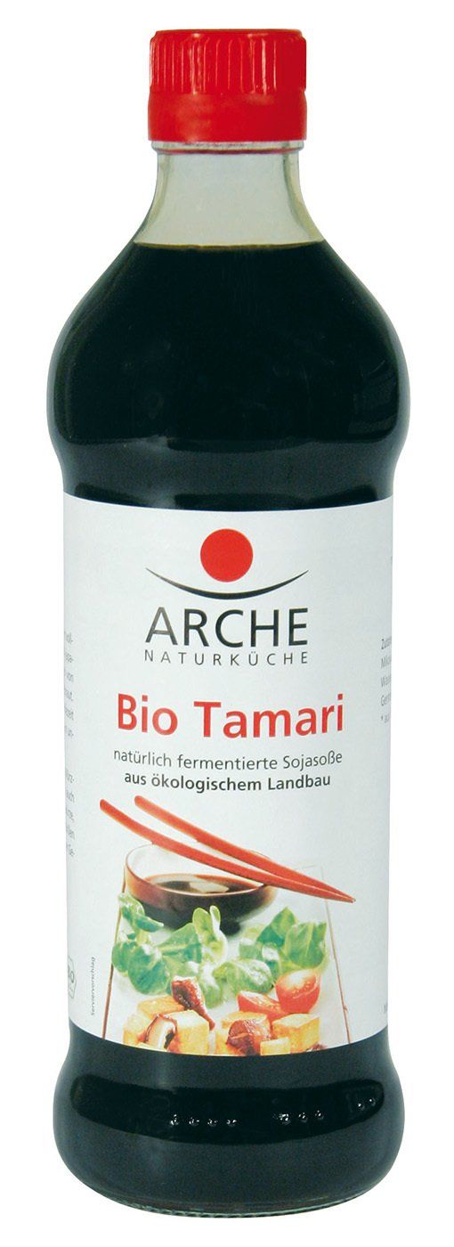 Bottiglia di salsa di soia Arche Naturküche Bio Tamari con tappo rosso ed etichetta.
