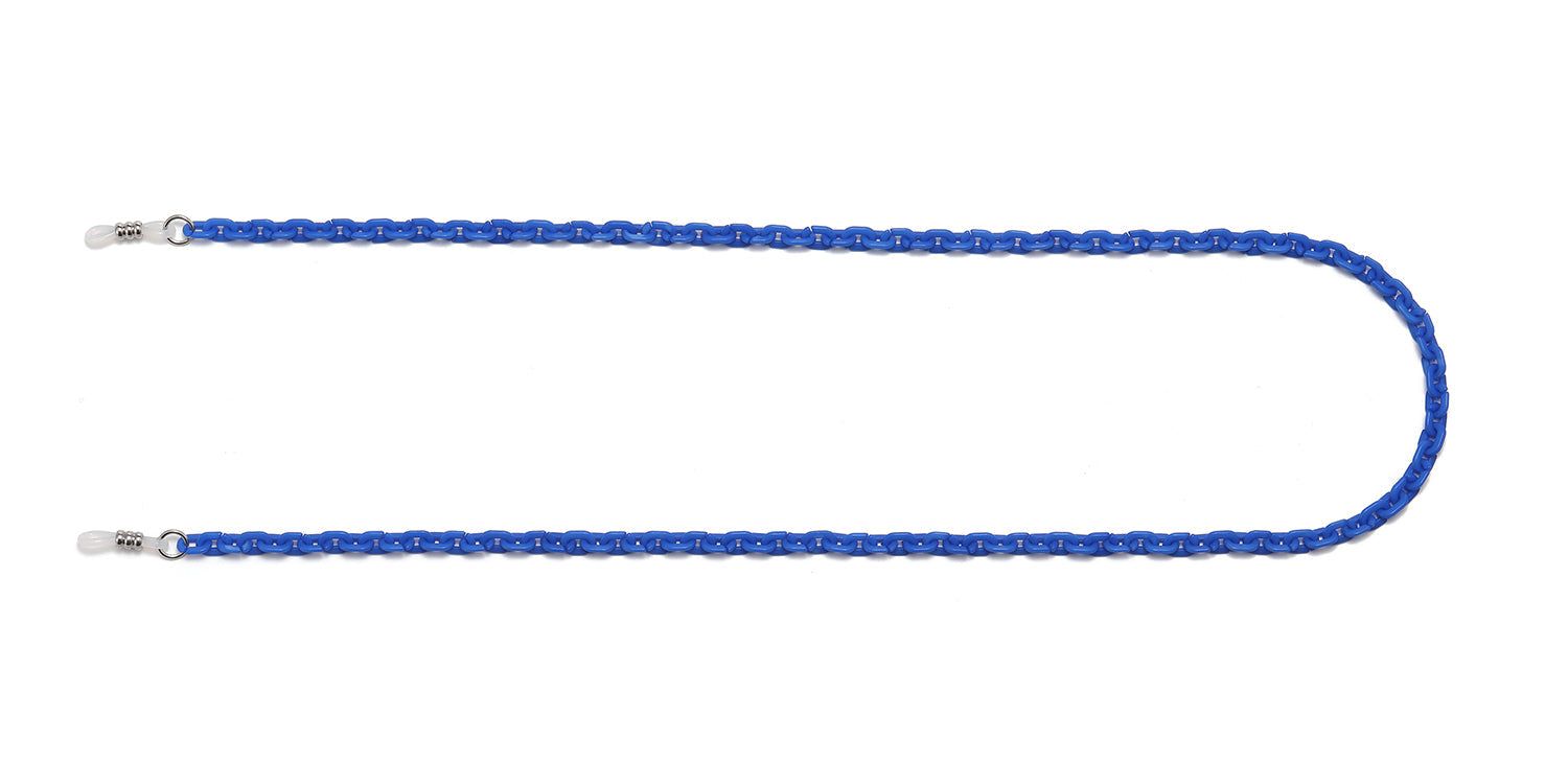 Catenina blu per occhiali con estremità argentate. Design all'uncinetto. Su sfondo bianco.