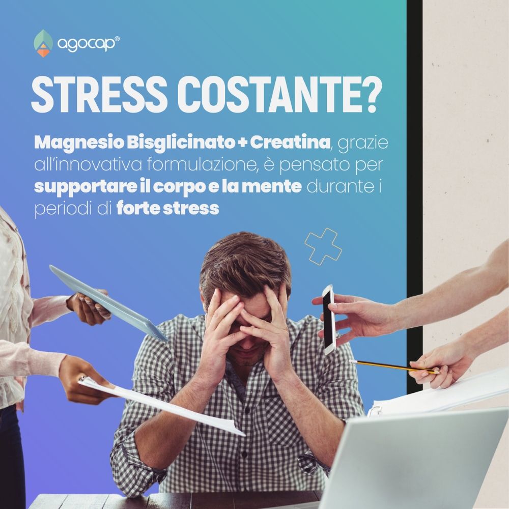 Uomo con le mani sulla testa, circondato da mani con oggetti. Testo: Stress Costante? Magnesio Bisglicinato + Creatina.
