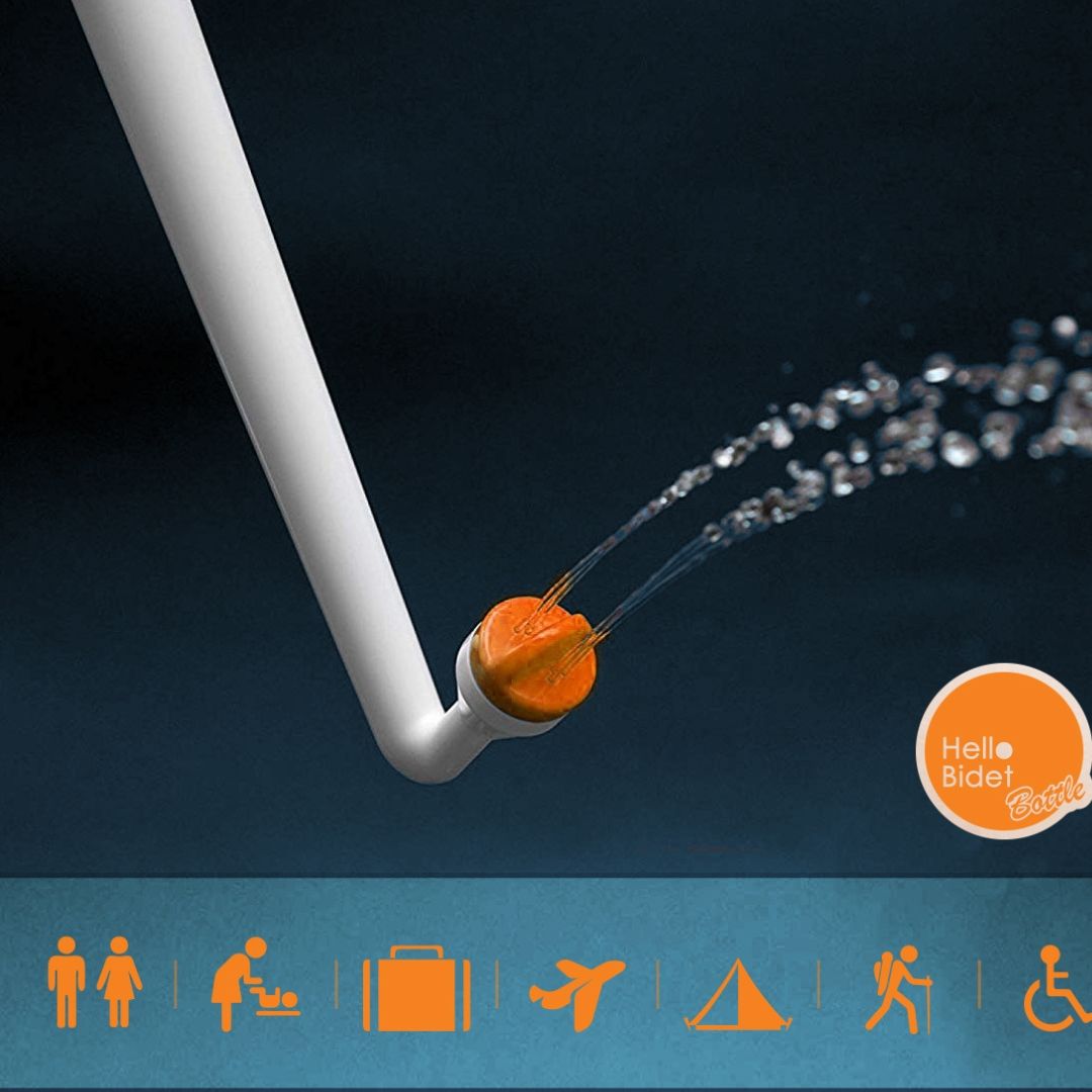 Primo piano della testina. L'acqua viene spruzzata. Logo: Hello Bidet.