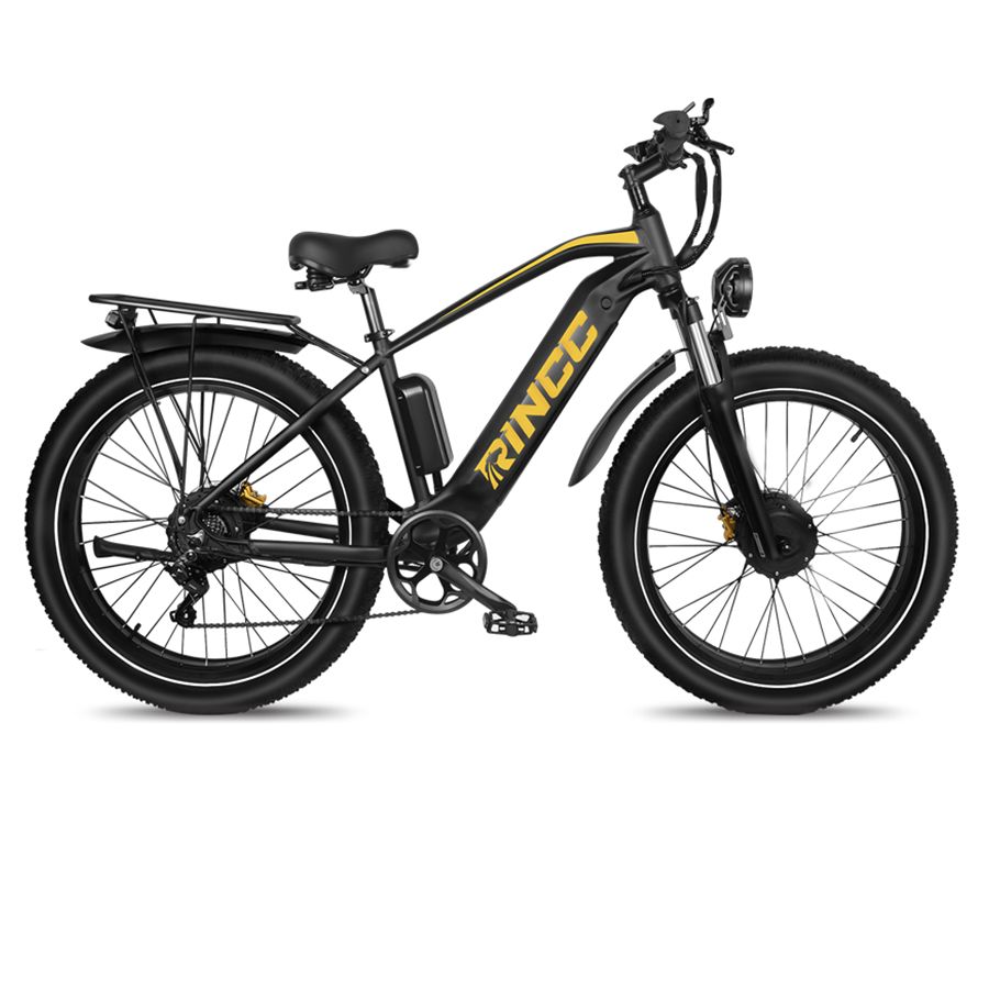 E-MTB nero con parafanghi e portapacchi. Logo Rincc, pneumatici larghi.