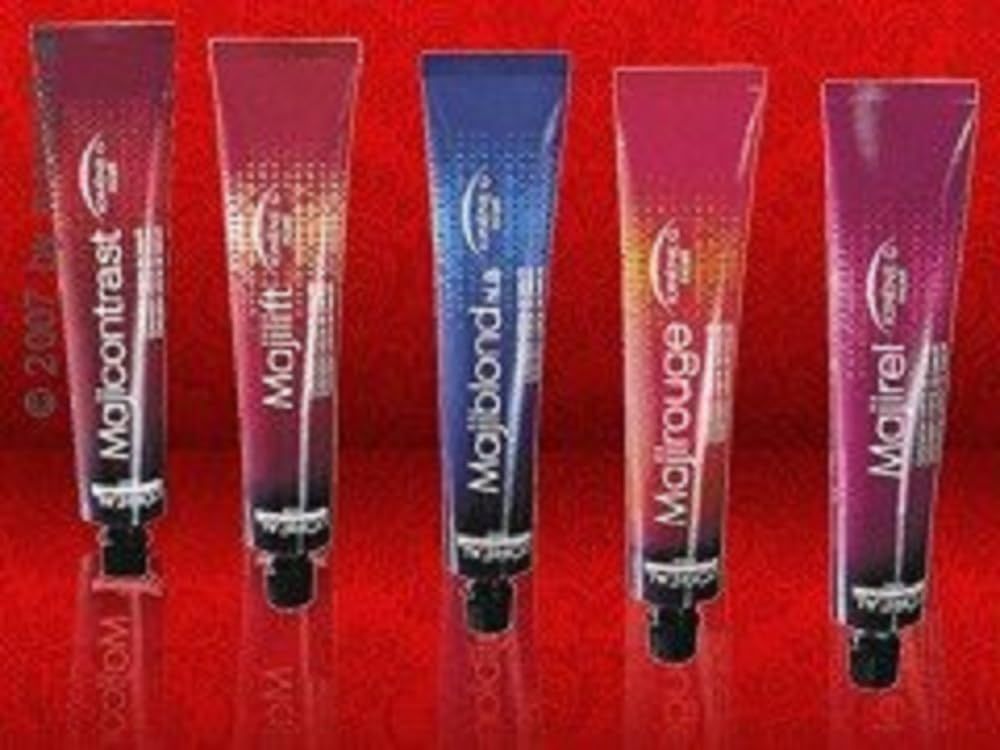 Cinque tubetti di tinta per capelli L'Oréal Professionnel. Diversi colori: Majicontrast, Majilift, Majiblond, Majirouge, Majirel.