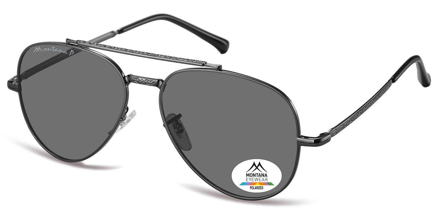 Occhiali da sole grigio scuro a forma di aviatore. Logo Montana Eyewear sulla lente sinistra e adesivo sulla destra. Lenti polarizzate.