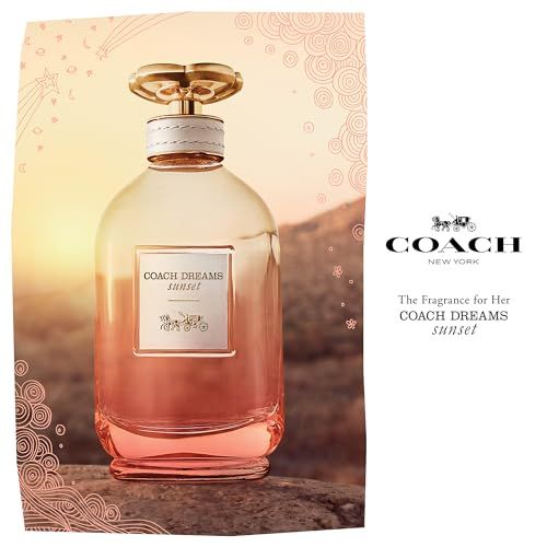 Flacone di profumo su pietra. Scritta: Coach Dreams Sunset. Logo Coach New York. Sfondo: paesaggio.