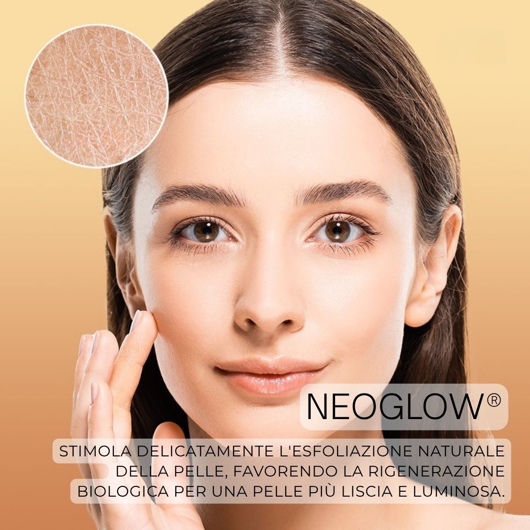 Donna che si tocca il viso. Testo: NEOGLOW. Stimola delicatamente l'esfoliazione naturale.