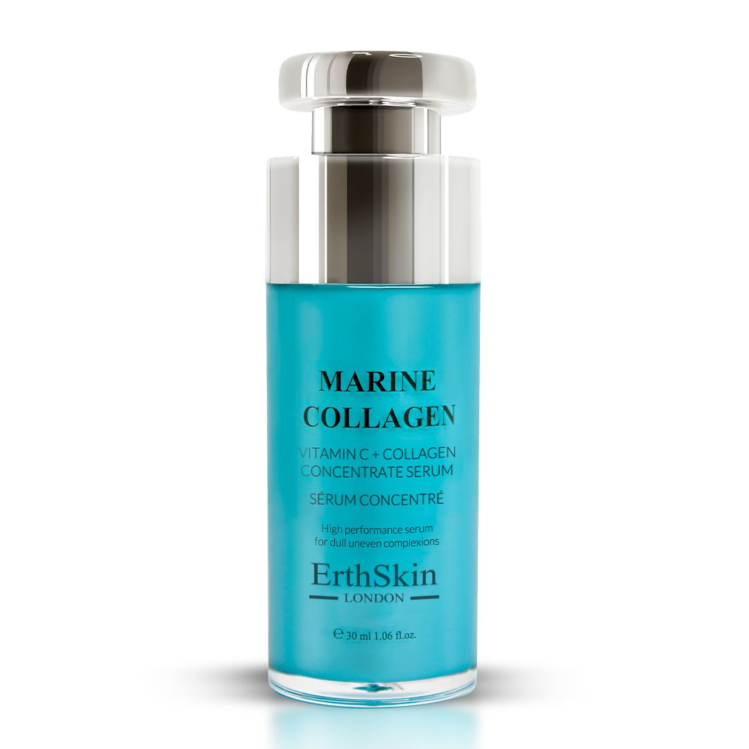 Flacone turchese con pompa argentata. Testo: Marine Collagen, Siero concentrato Vitamina C + Collagene. Marchio: ErthSkin London.
