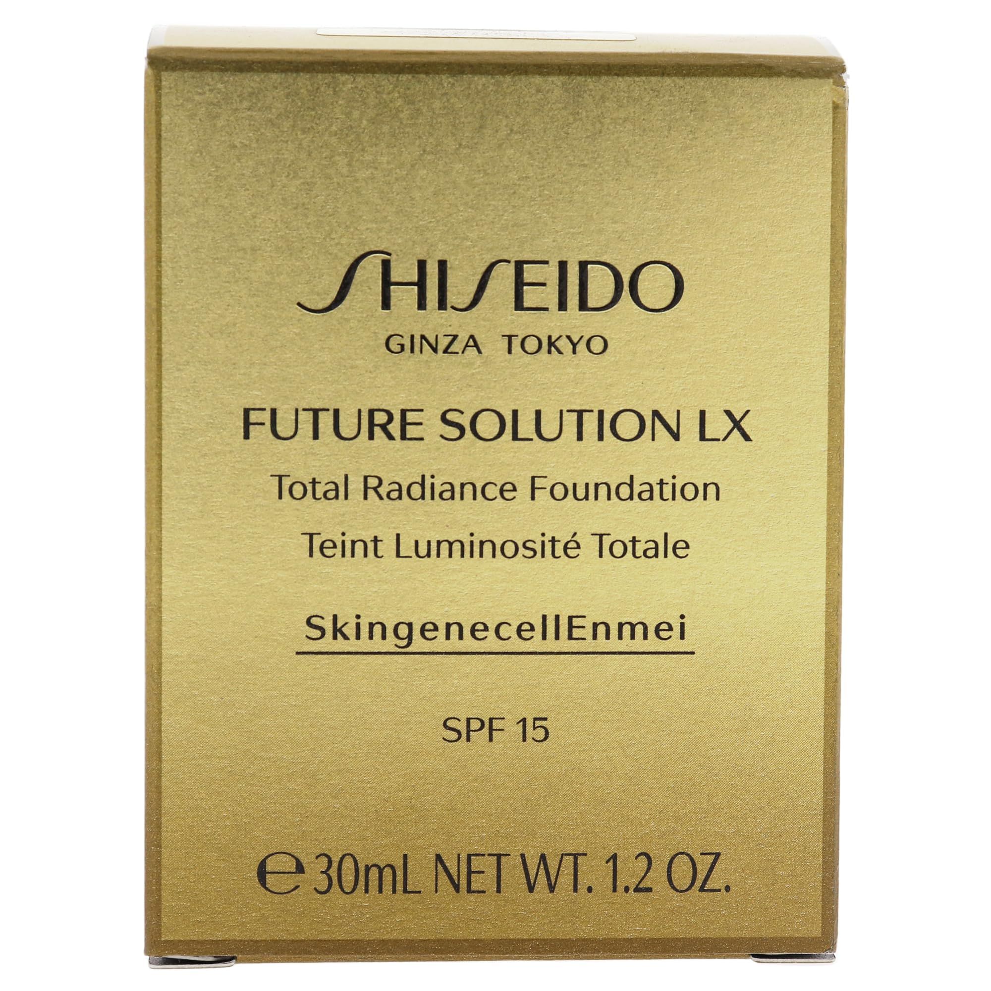 Scatola dorata con Shiseido Future Solution LX. Informazioni sul prodotto e SPF 15.