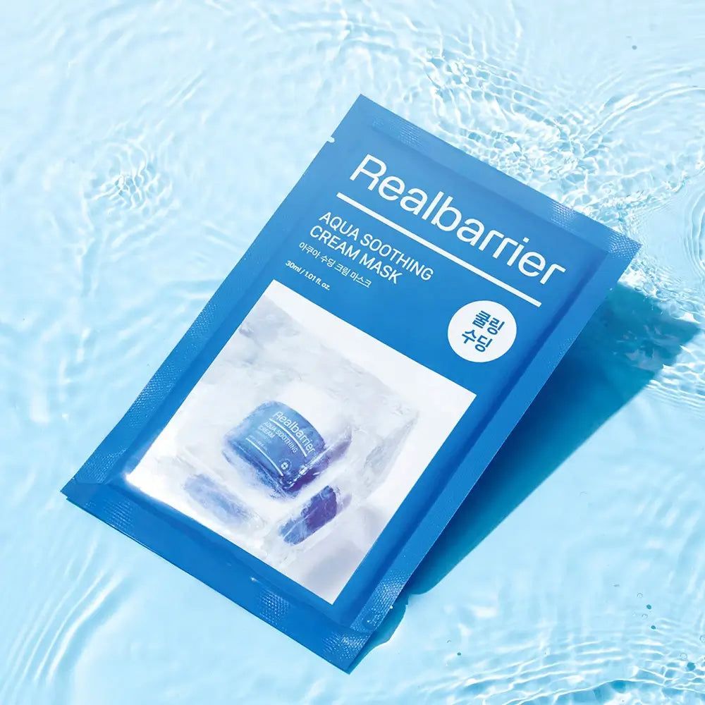 Confezione blu con finestra bianca. Scritta: Realbarrier, Aqua Soothing Cream Mask. Prodotto in acqua.