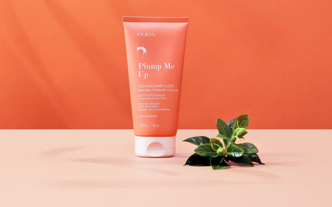 Tubo color corallo con tappo bianco e foglie verdi. Scritta: PUPA, Plump Me Up.