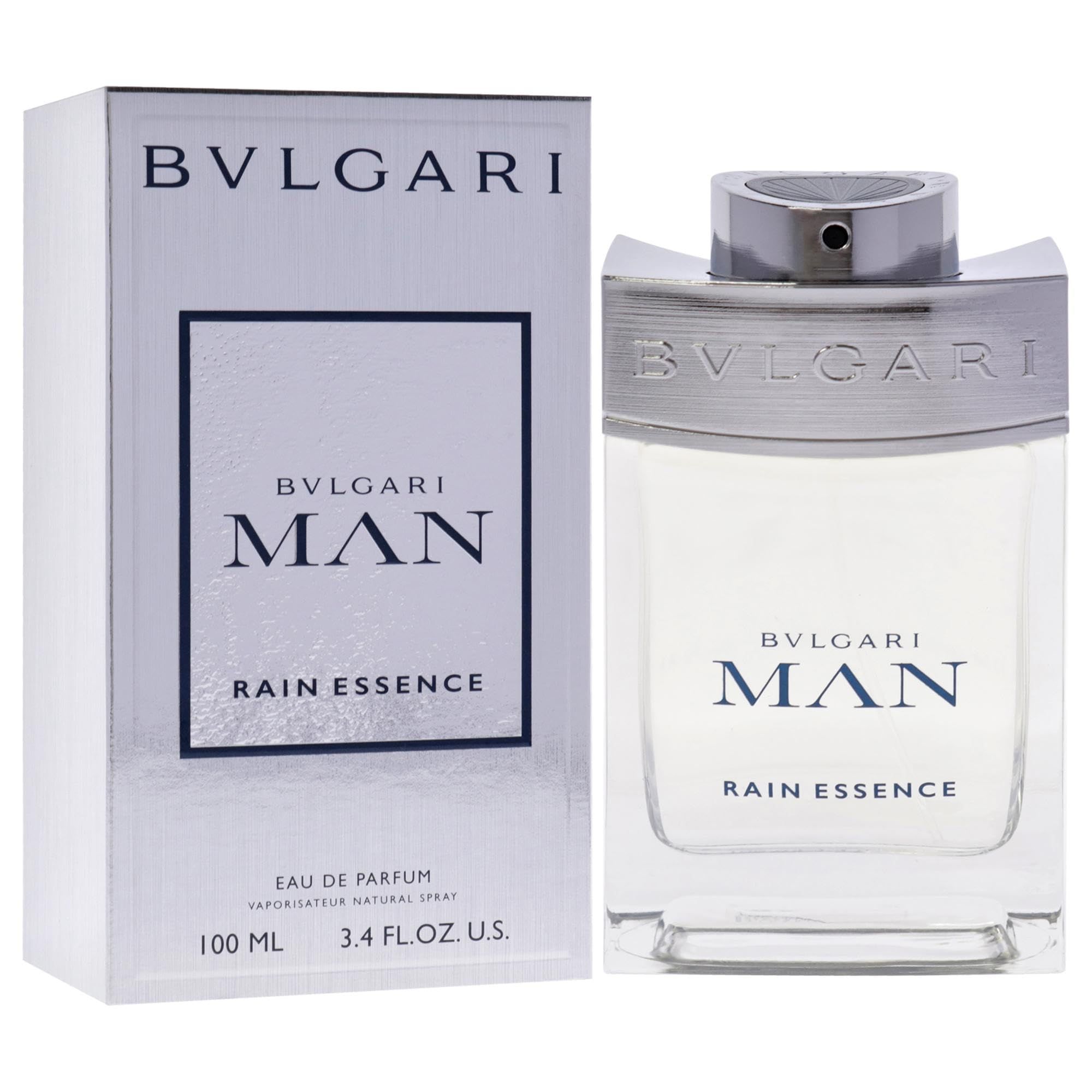 Flacone e confezione di Bvlgari Man Rain Essence Eau de Parfum. Flacone accanto a scatola argentata con logo e nome.