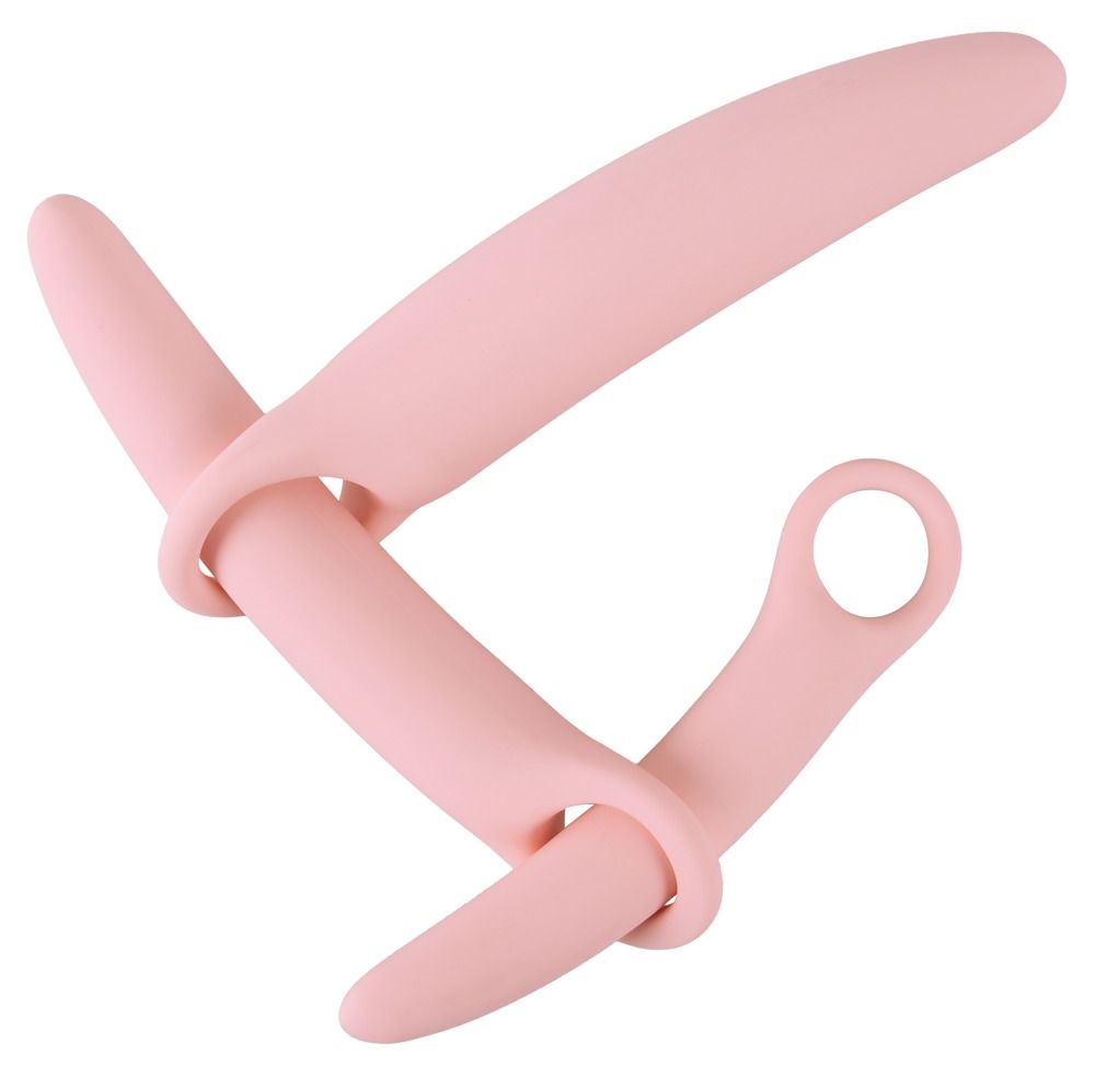 Allenatore del pavimento pelvico rosa in materiale flessibile con due estremità arrotondate e un anello.