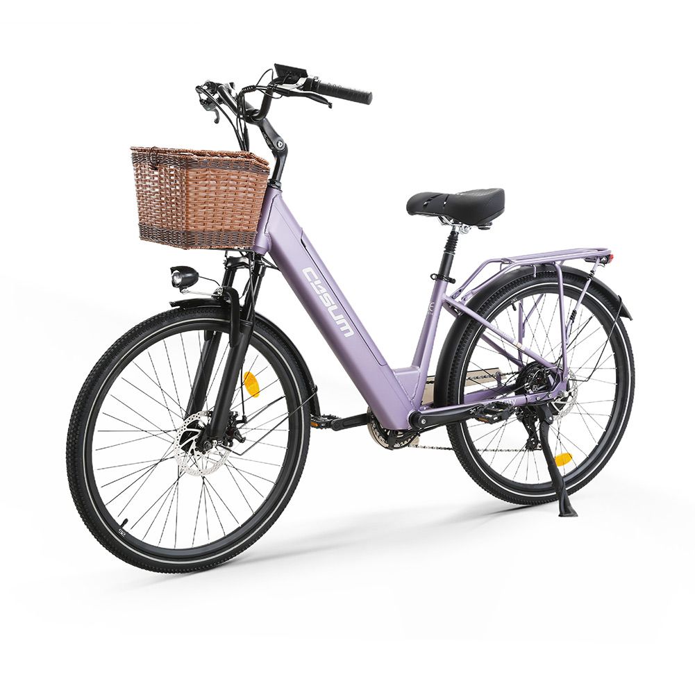E-bike lilla con cestino. Pneumatici, sella e manubrio neri. Marchio CYSUM.