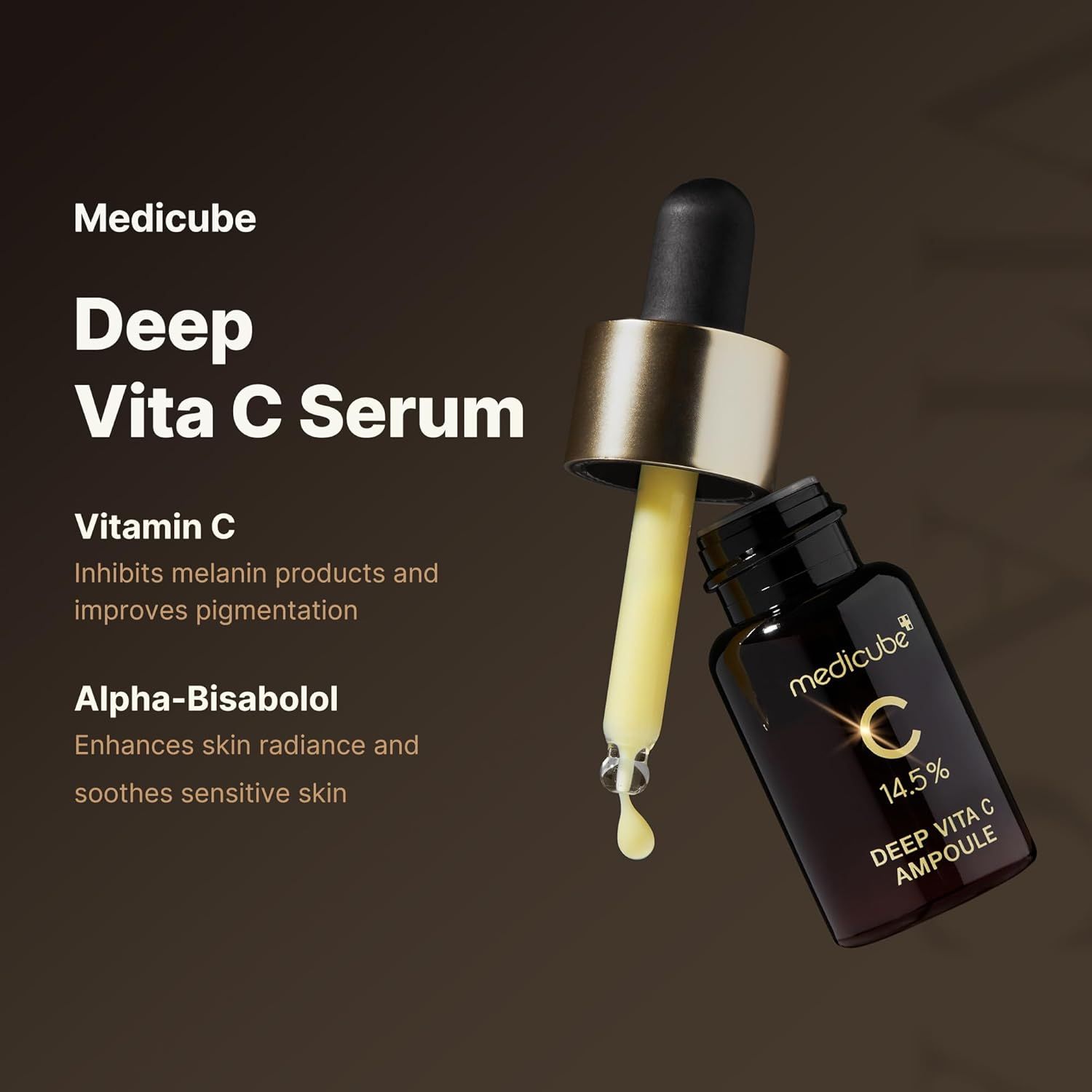 Un flacone MEDICUBE Deep Vita C Serum con contagocce. Testo: Vitamina C, Alpha-Bisabololo. Il siero gocciola dal contagocce.