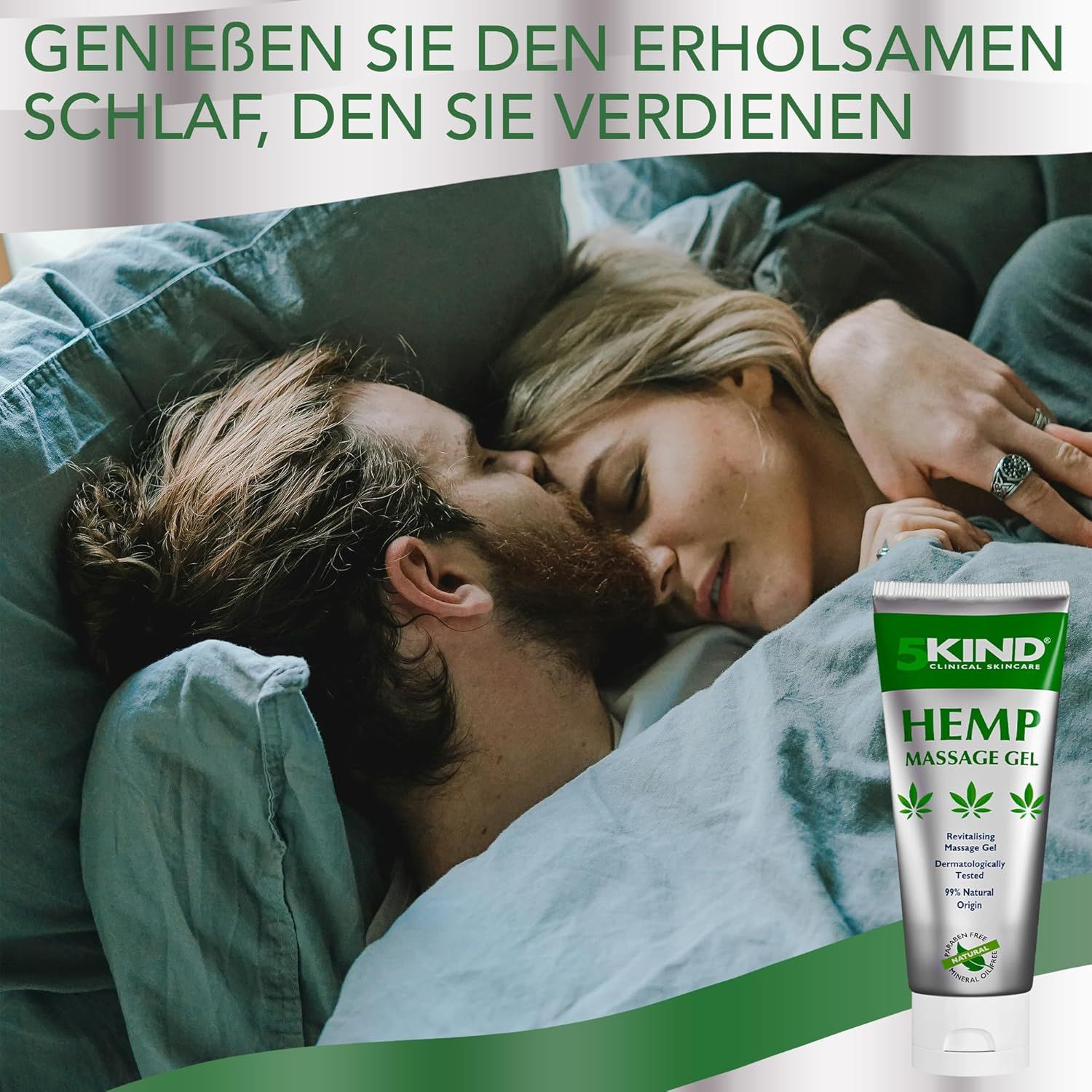 Coppia a letto. Tubo di gel al 5kind Hemp. Testo: GODITI IL SONNO RIPOSANTE CHE MERITI.