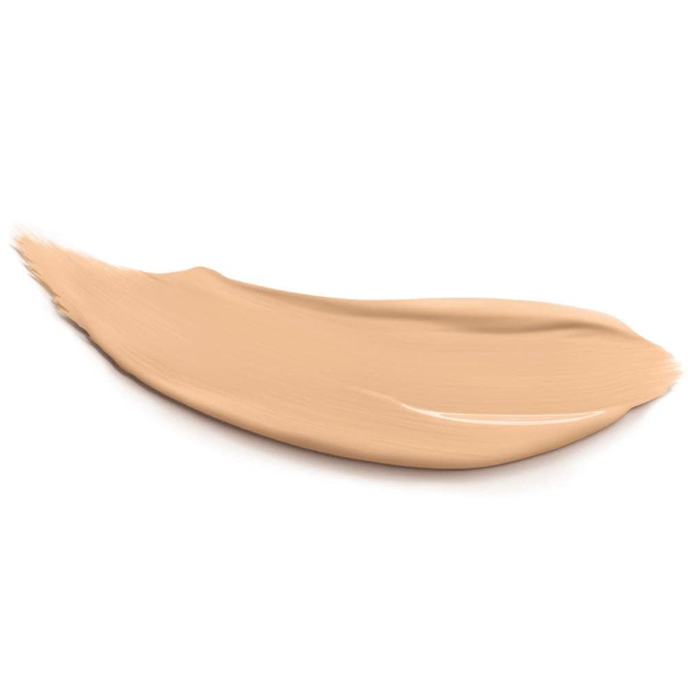 Campione di correttore beige su sfondo bianco. Texture visibile.