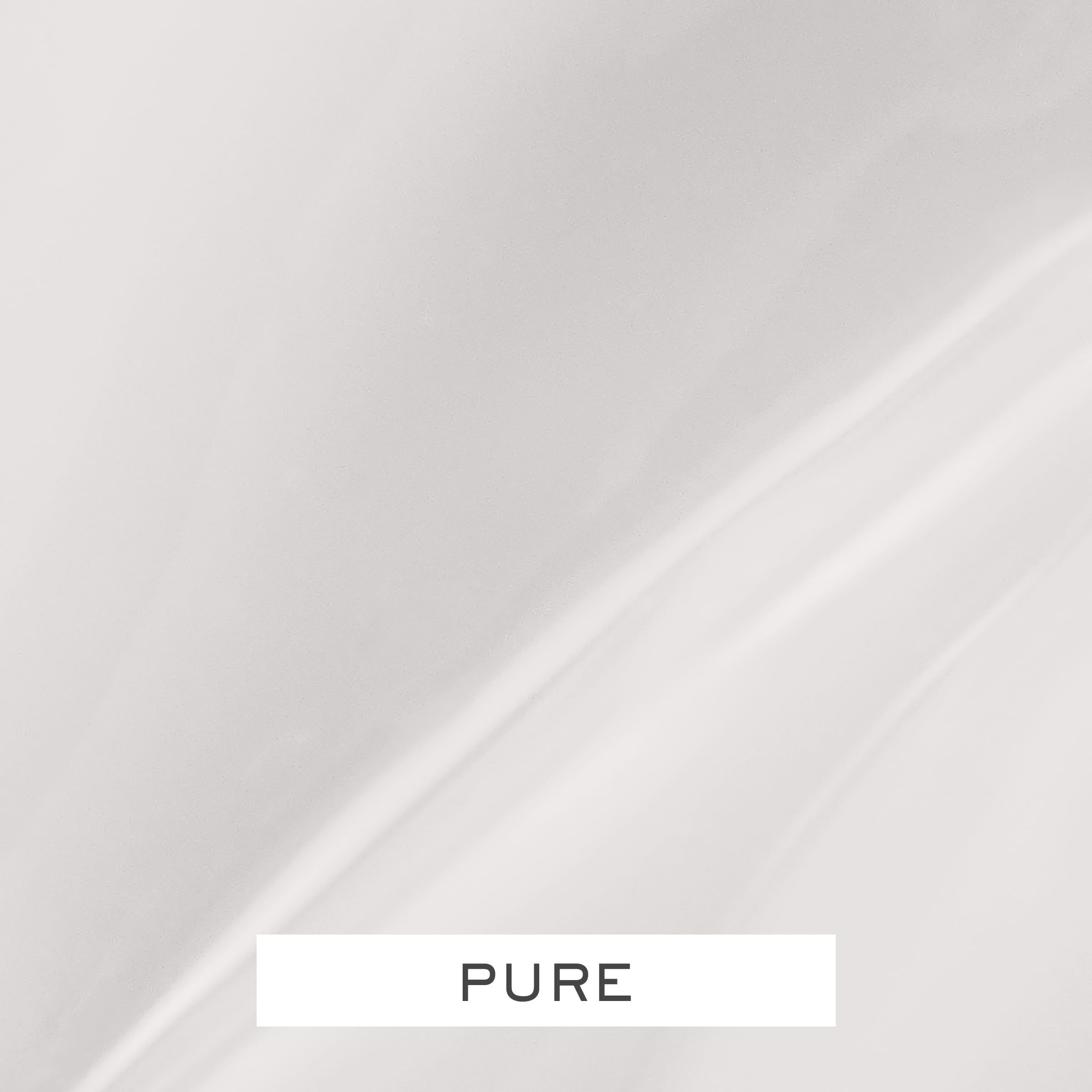 Sfondo bianco con testo: PURE. Testo in un rettangolo bianco.