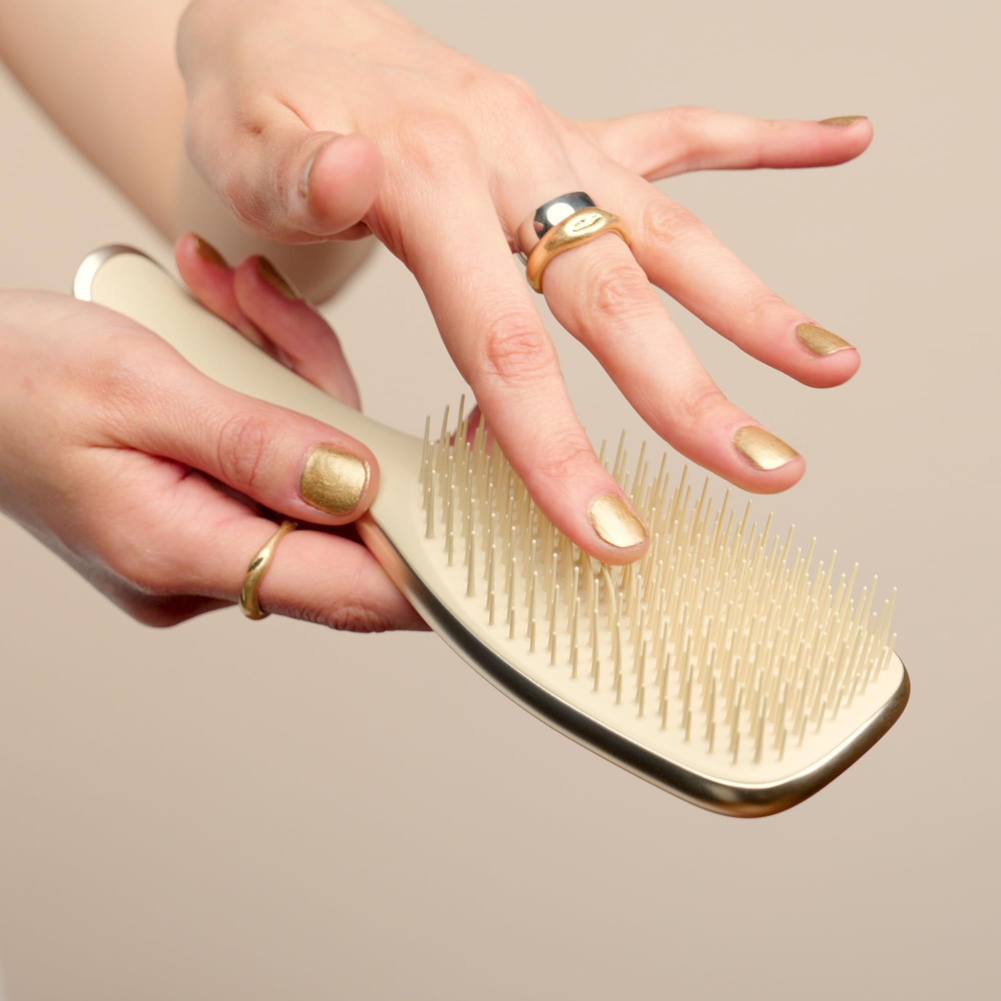 Tangle Teezer Ultimate Detangler Spazzola per capelli lisci e ricci Chrome Neo Gold.