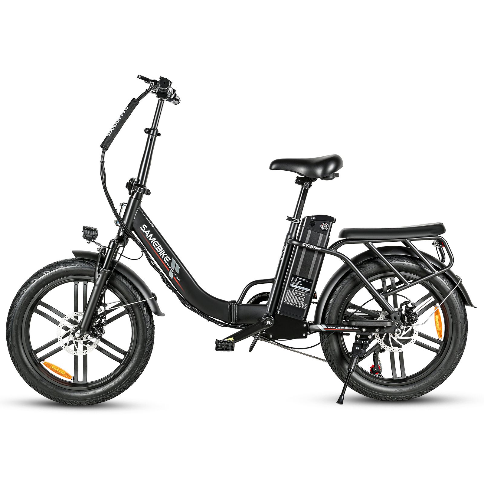 Bicicletta elettrica nera. Portapacchi, parafanghi, faro e batteria visibili. Marchio: SAMEBIKE.