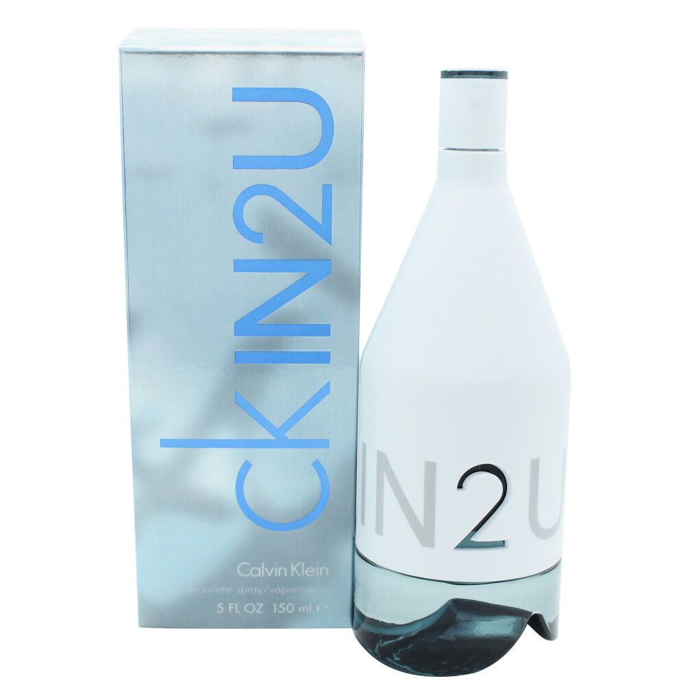 Flacone e confezione Calvin Klein IN2U. Flacone bianco con base blu, confezione argento con scritta blu.