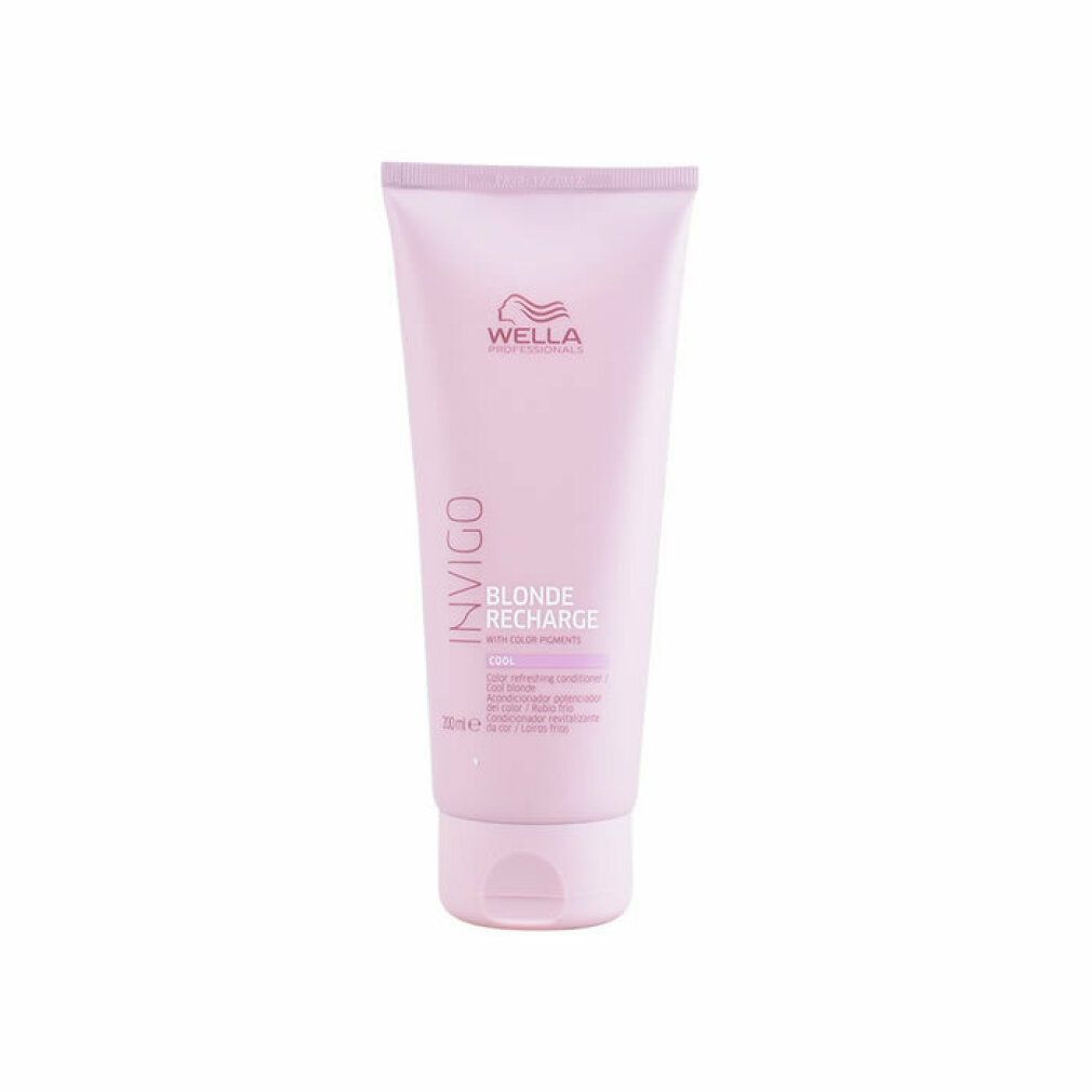 Tubo rosa con scritta INVIGO BLONDE RECHARGE. Marchio WELLA. Nome del prodotto e altre informazioni sull'etichetta.