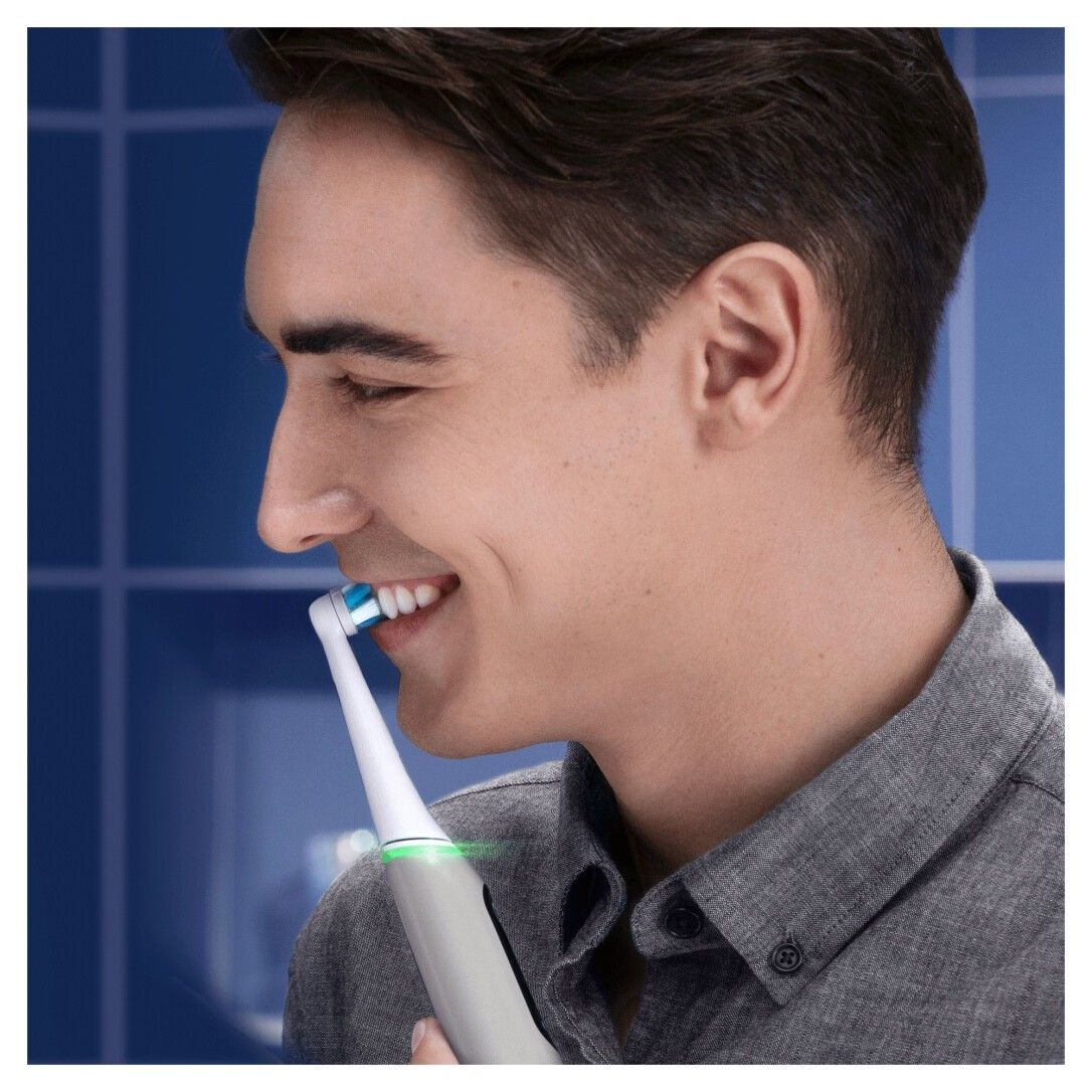 Oral-B iO Spazzolino Elettrico Ricaricabile 6S Grigio, 2 Testine, 1 Custodia Da Viaggio, 1 Spazzoli