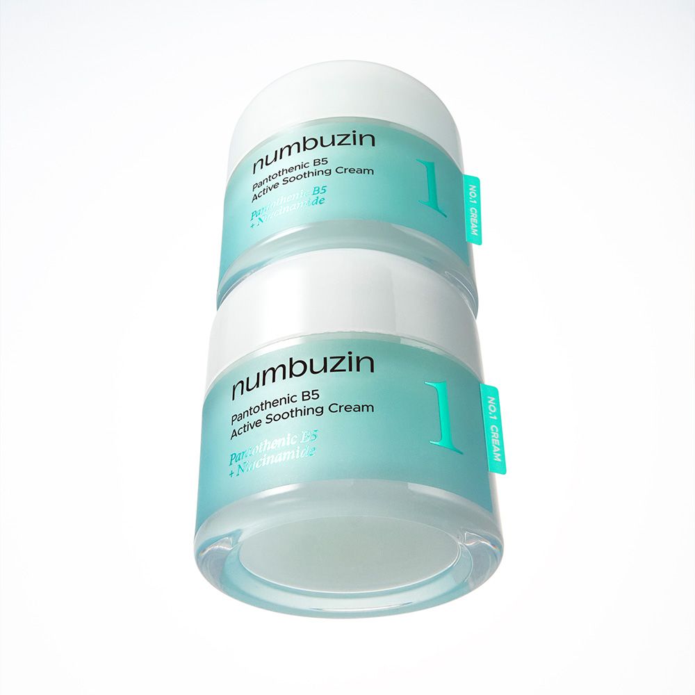 Due contenitori di Numbuzin N. 1 Pantothenic B5 Active Soothing Cream impilati.