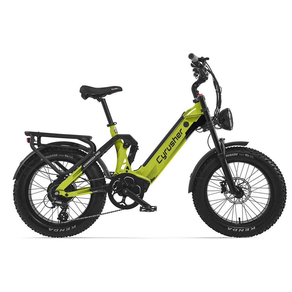 Bicicletta elettrica CYRUSHER Kommoda Pro giallo-nera. Pneumatici larghi, portapacchi, faro, parafanghi. Marchio visibile.