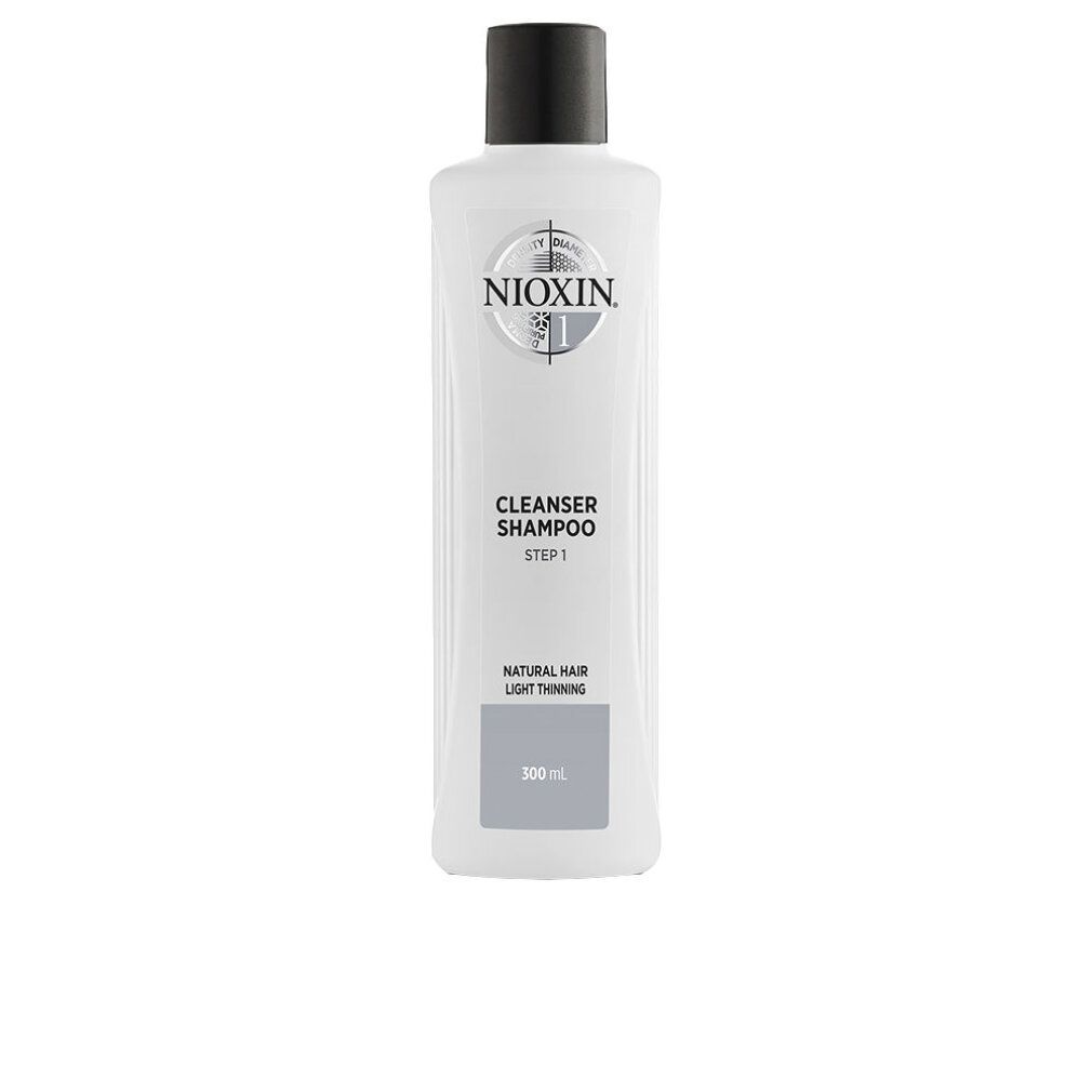 Flacone di shampoo bianco con tappo nero. Scritta: Nioxin, Cleanser Shampoo, Step 1. Per capelli fini. Volume.