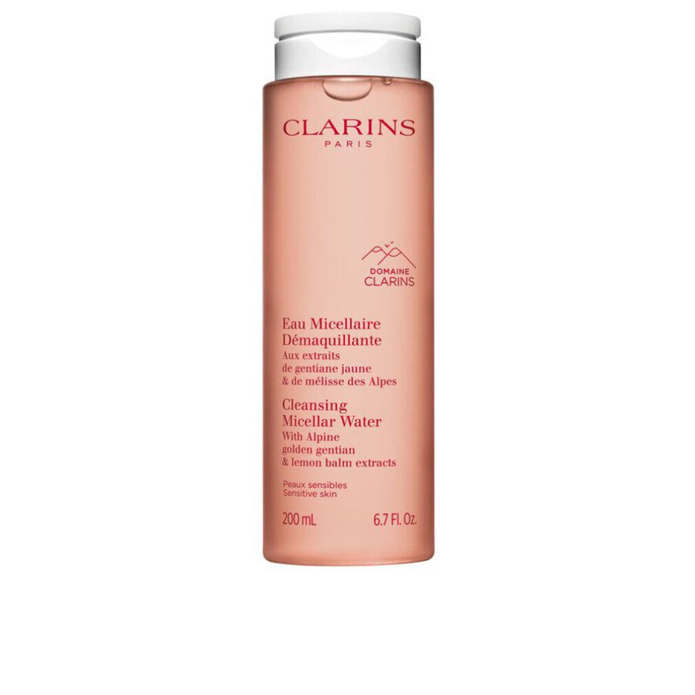 Flacone rosa con tappo bianco. Testo: Clarins, Eau Micellaire Démaquillante, 200ml, 6.7 FL.Oz. Per pelli sensibili.