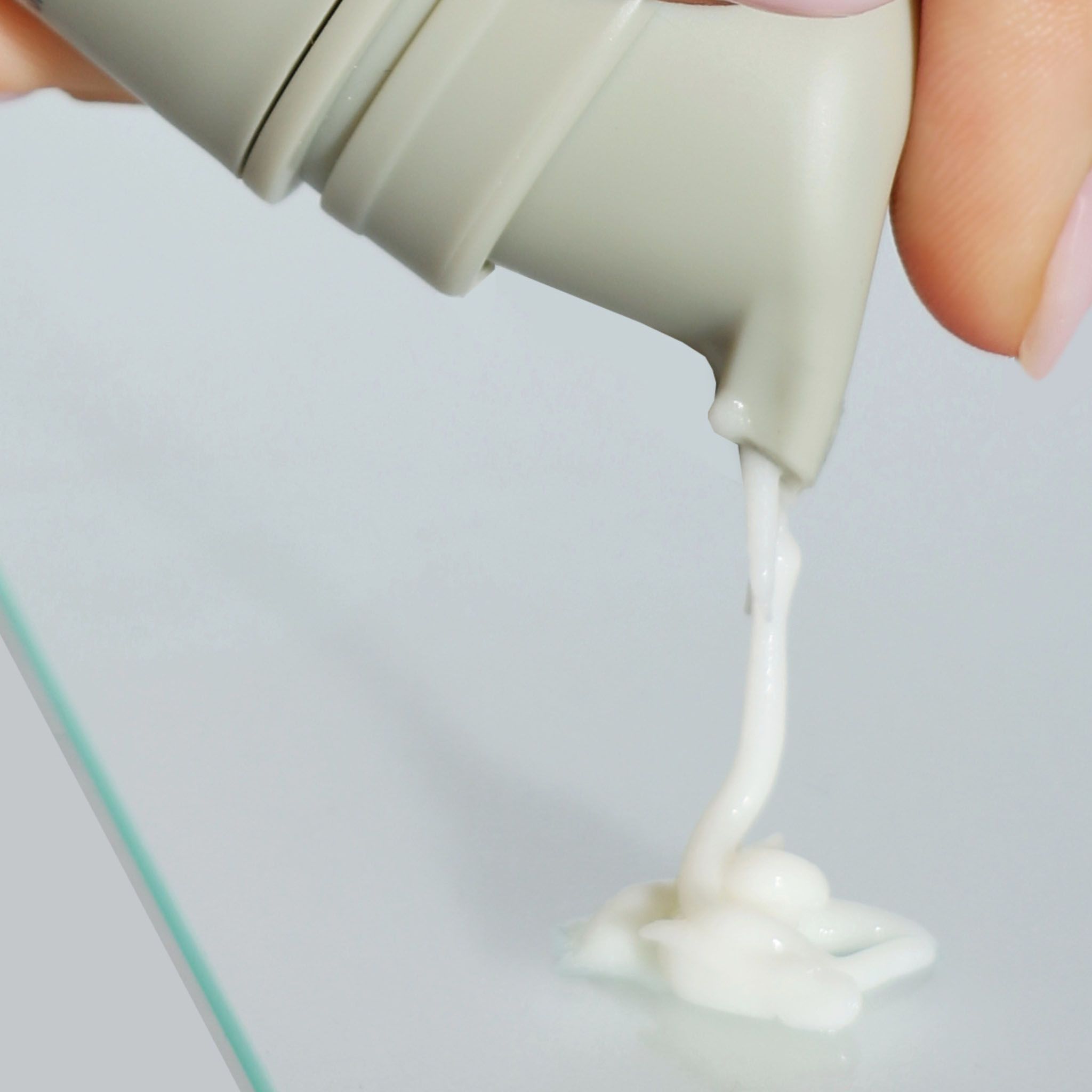 10% Azelaic Acid Cream-Serum, flacone da 30ml, con contagocce.