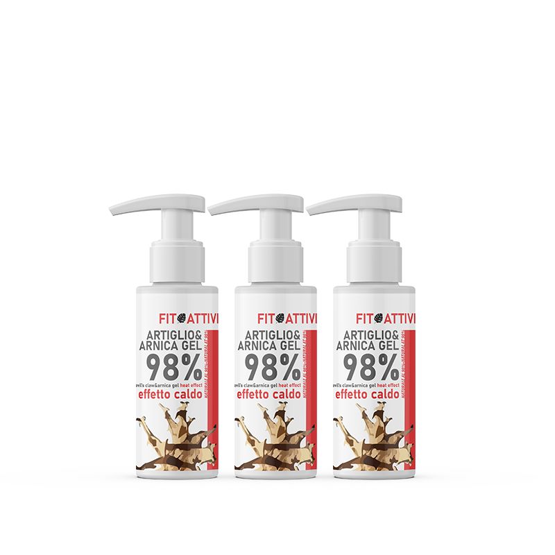 Tre flaconi bianchi con dosatore. Scritta: Artiglio & Arnica Gel, 98%, effetto caldo. Marchio: Fit Attivi.