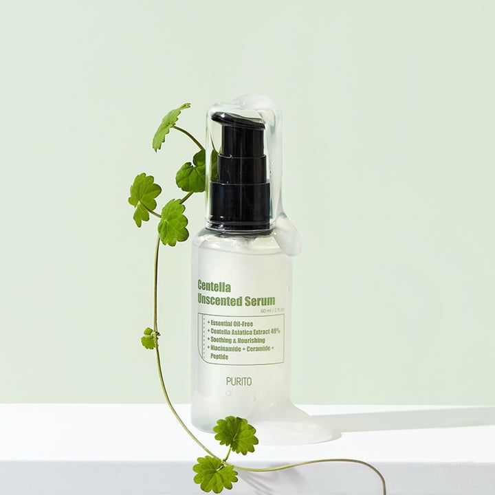 Flacone di siero con foglie verdi. Nome del prodotto: Centella Unscented Serum. Contiene Centella Asiatica Extract.