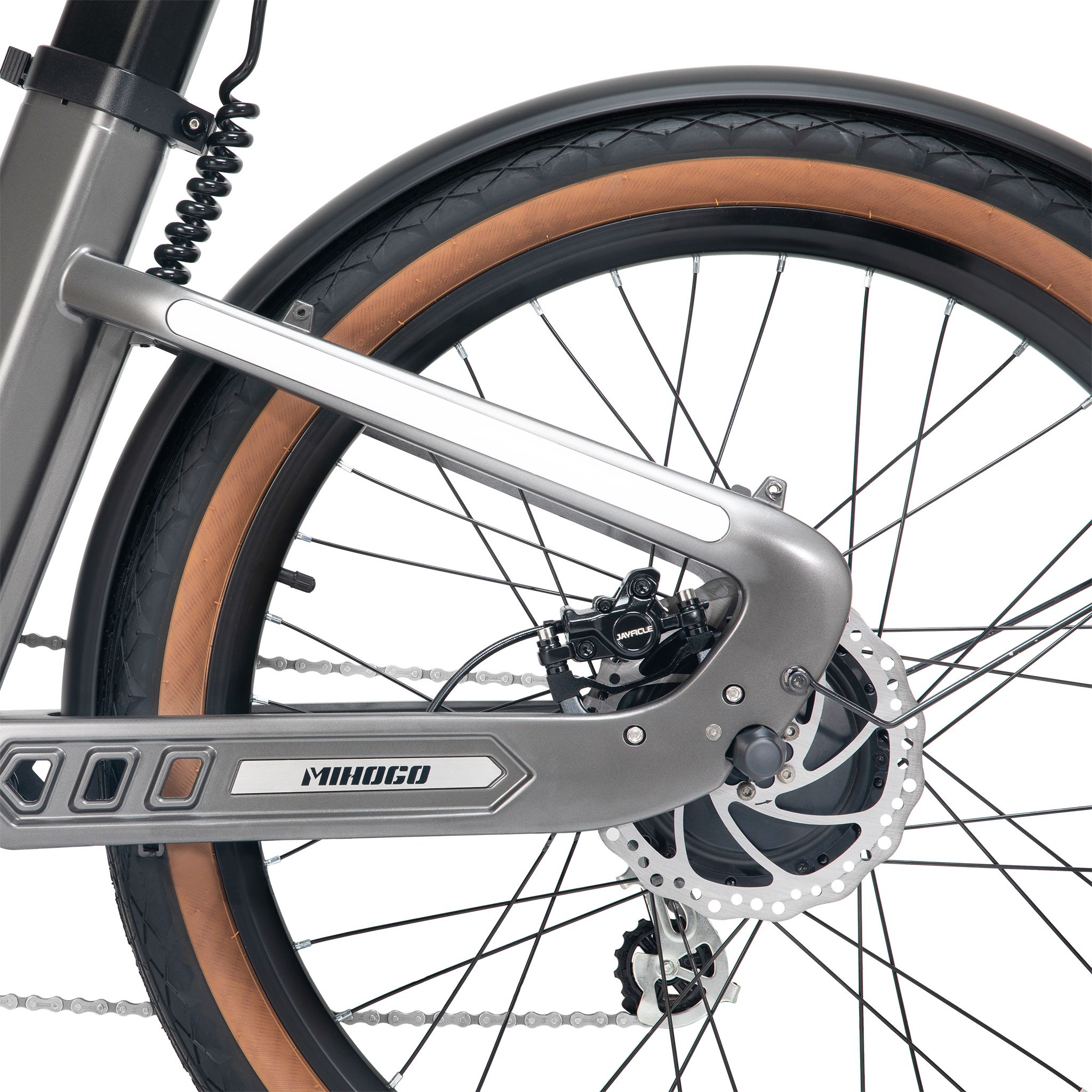 Ruota posteriore di una e-bike. Telaio argentato, pneumatici neri, freno a disco. Logo MIHOGO.