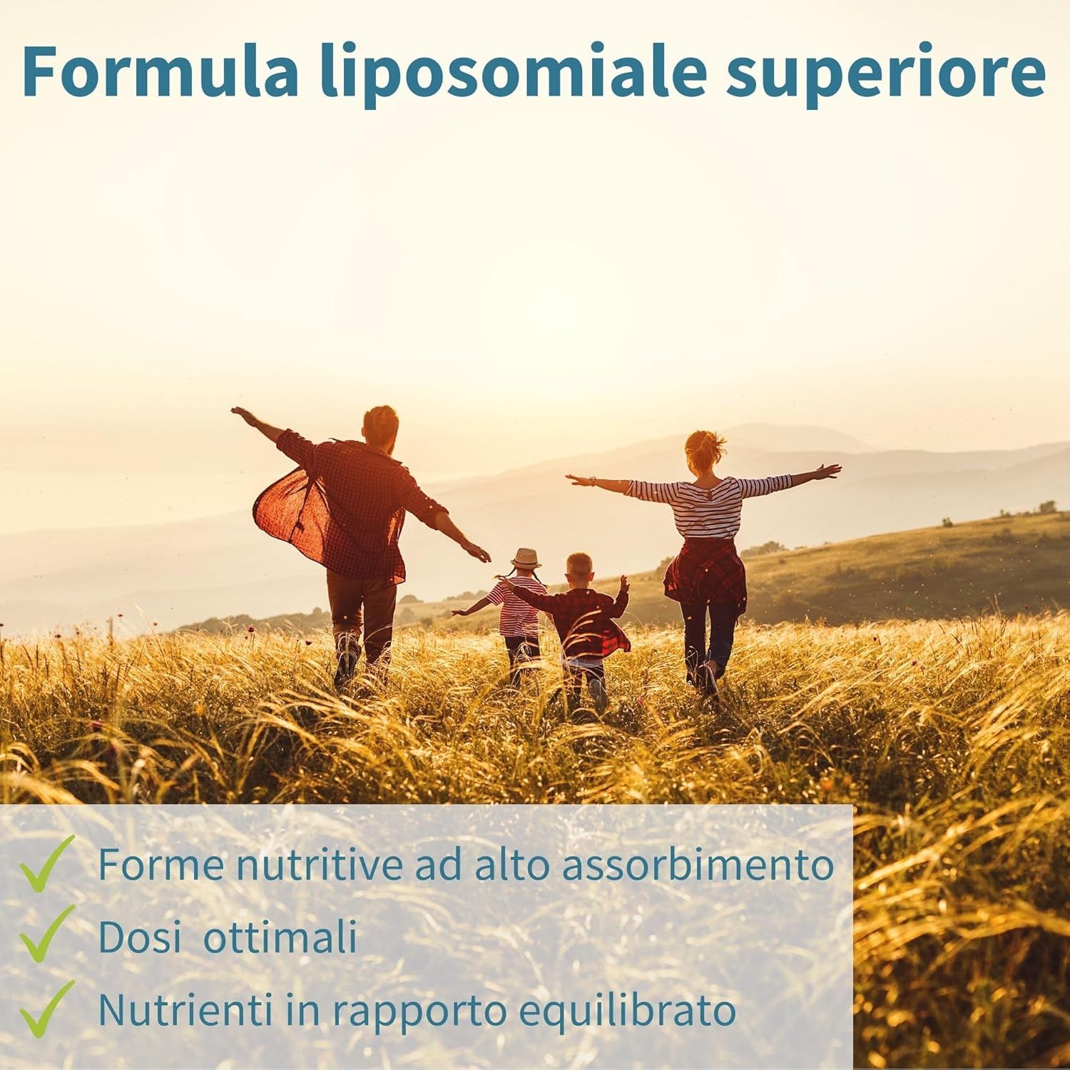 Famiglia in un campo. Testo: Formula liposomiale superiore. Vantaggi: Nutrienti ad alto assorbimento, dosaggio ottimale, nutrienti equilibrati.
