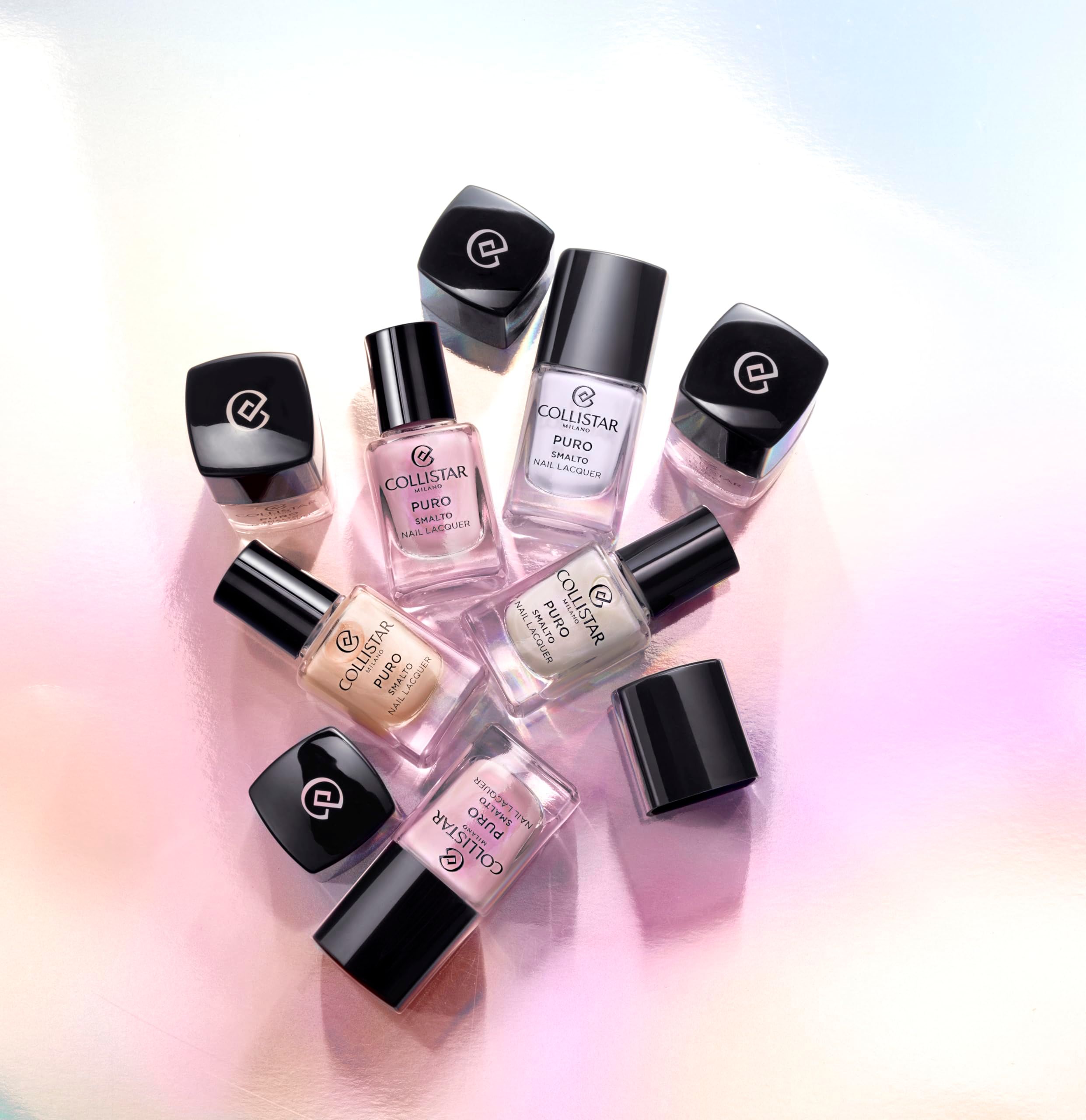 Diversi flaconi di smalto con tappi neri. Scritta: Collistar Puro Smalto Nail Lacquer.