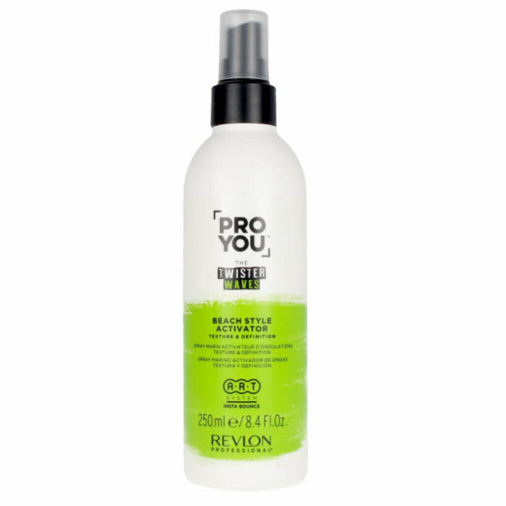 Flacone spray bianco con erogatore nero. Scritte: PRO YOU, THE TWISTER WAVES, BEACH STYLE ACTIVATOR. Etichette verdi. Revlon Professional.