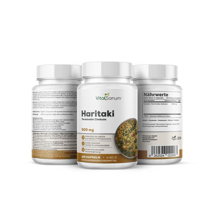 Tre contenitori di capsule VitaSanum Haritaki, 500 mg. Uno mostra il fronte, due il retro con informazioni nutrizionali.