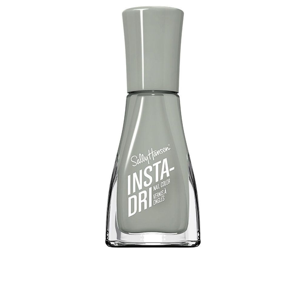 Flacone di smalto grigio. Sally Hansen Insta-Dri. Bottiglia trasparente, tappo grigio. Nome del prodotto e marchio visibili.