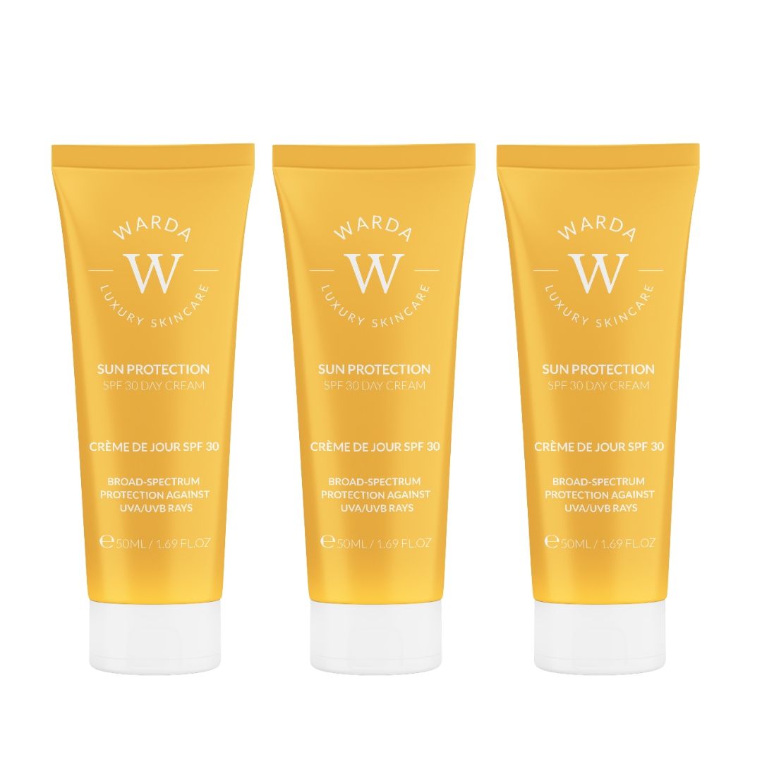 Tre tubetti gialli con tappi bianchi. Scritta: Warda Luxury Skincare, Sun Protection SPF 30 Day Cream.