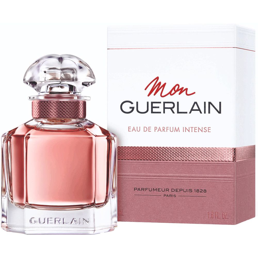 Flacone rosa e confezione. Scritta: Mon Guerlain Eau de Parfum Intense. Parfumeur Depuis 1828.