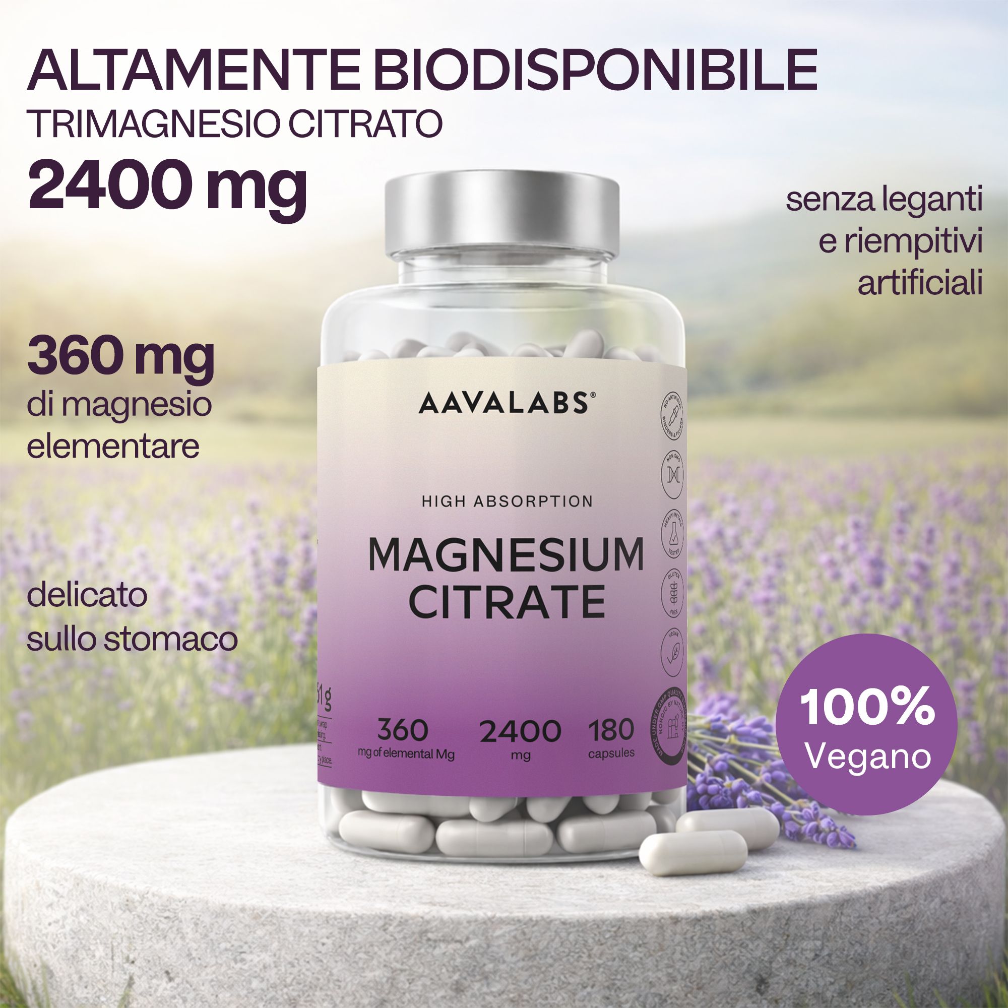 Flacone di magnesio citrato in ambiente esterno con lavanda.