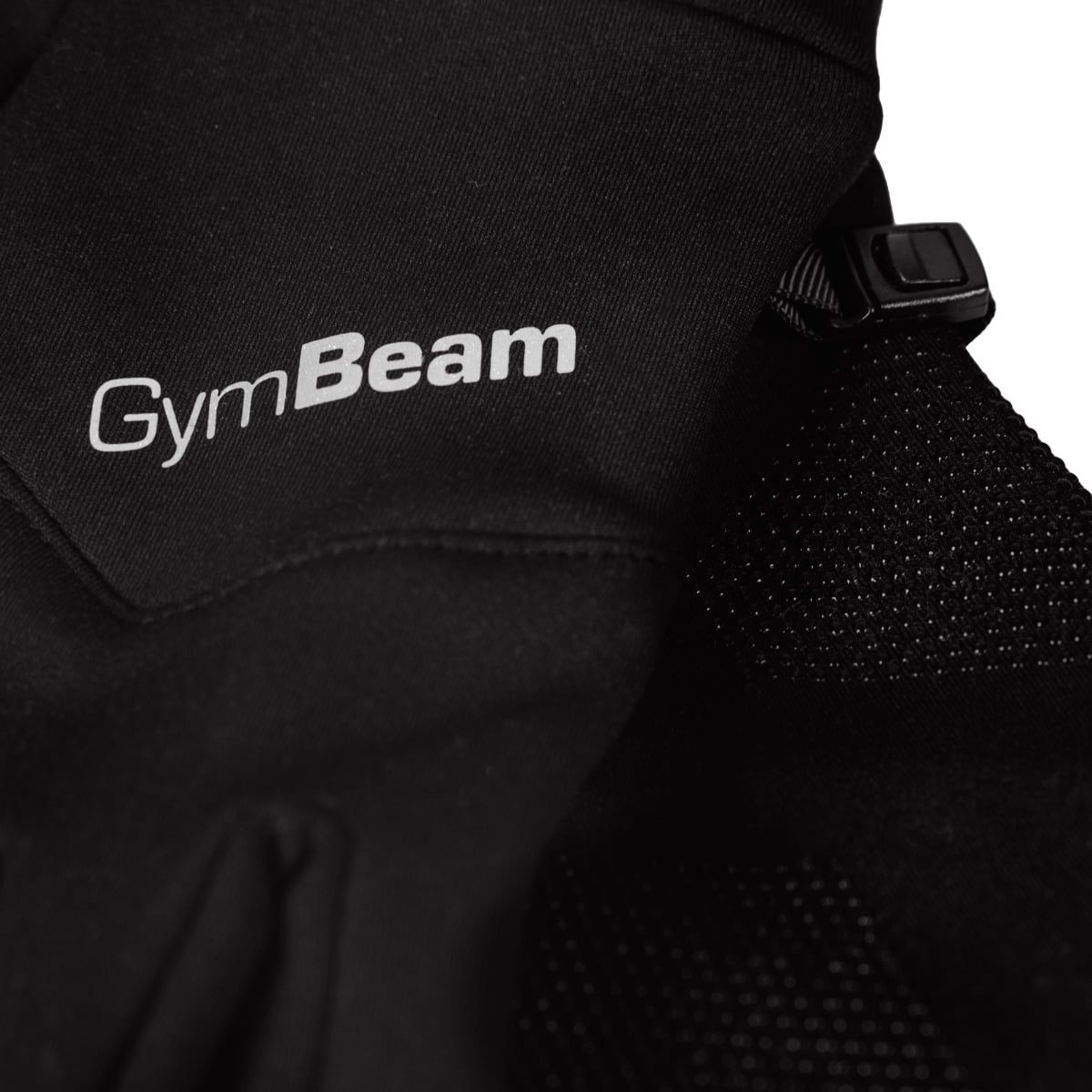Vista dettagliata del logo GymBeam sui guanti da corsa neri.
