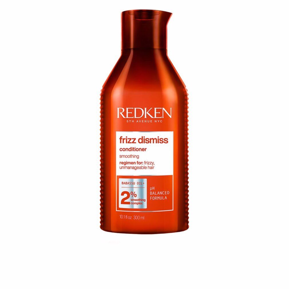 Flacone rosso Redken Frizz Dismiss Conditioner. Etichetta bianca con nome e informazioni. 2% Smoothing Complex.