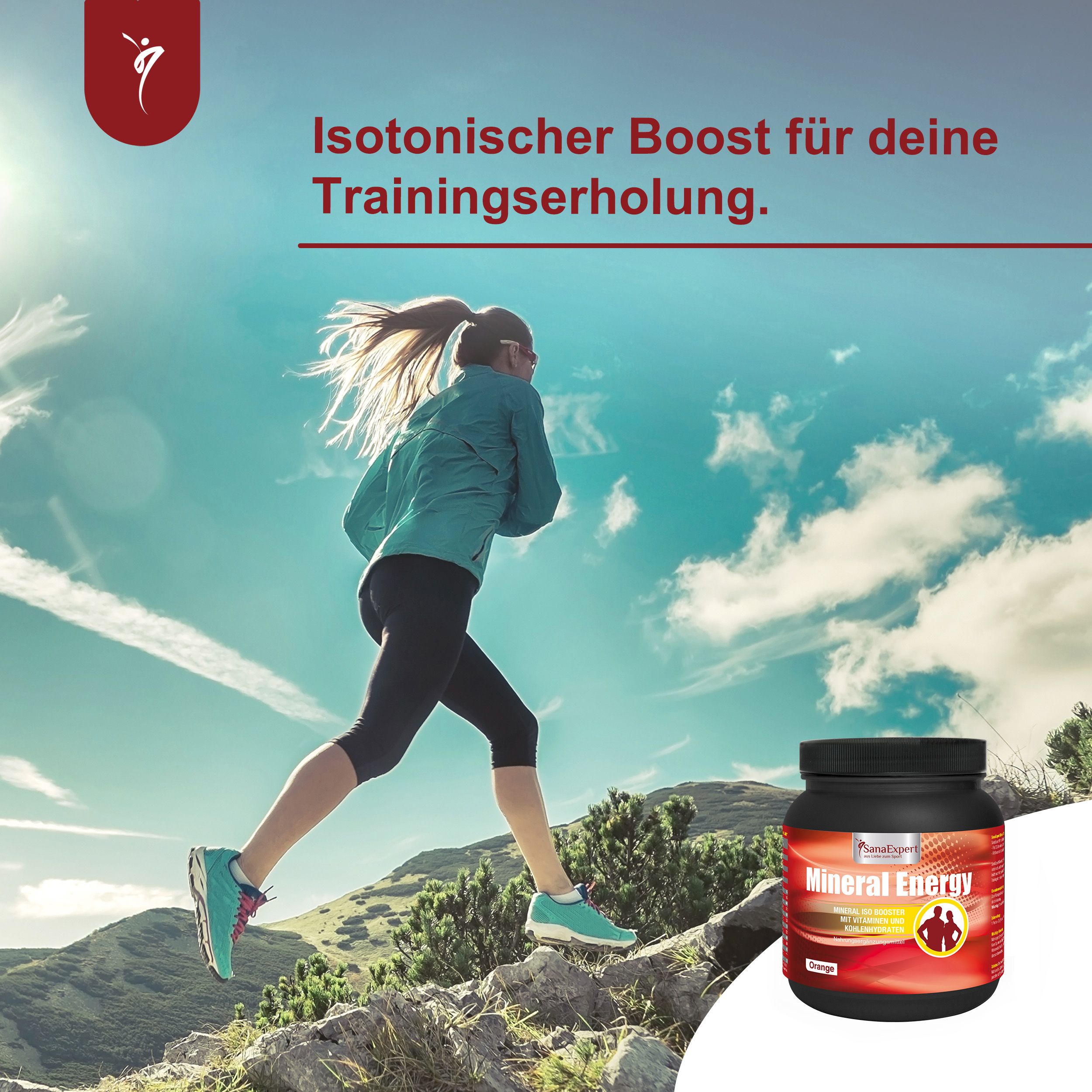 Donna che corre su un sentiero di montagna. Contenitore SanaExpert Mineral Energy. Contenitore nero con etichetta arancione. Nome del prodotto visibile.