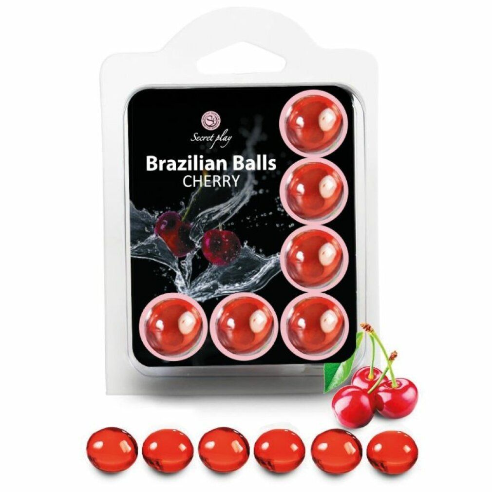Confezione di palline rosse e rotonde. Scritta "Brazilian Balls Cherry". Ciliegie accanto. Palline rotonde e trasparenti nella confezione e sfuse.