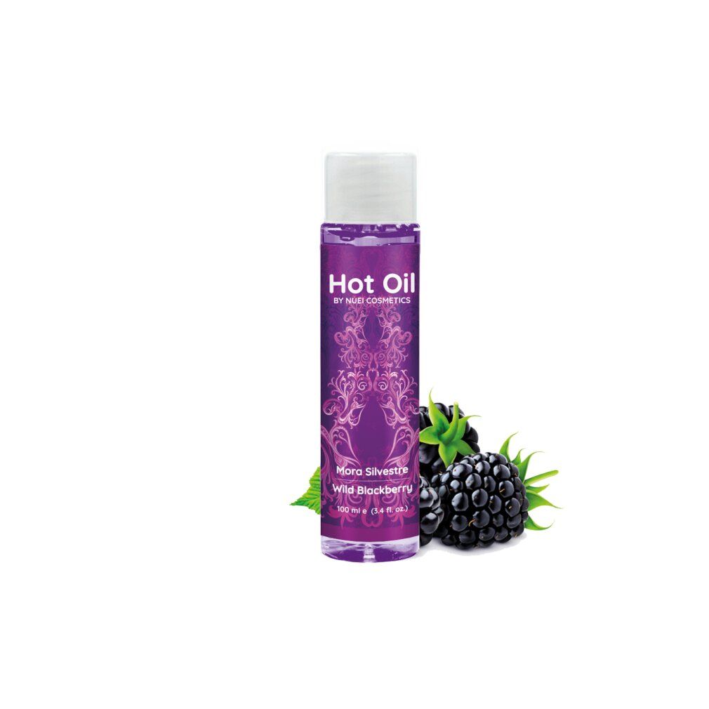 Flacone con etichetta viola e more. Scritta: Hot Oil, Mora Silvestre, Wild Blackberry. Marchio: NUEI cosmetics.