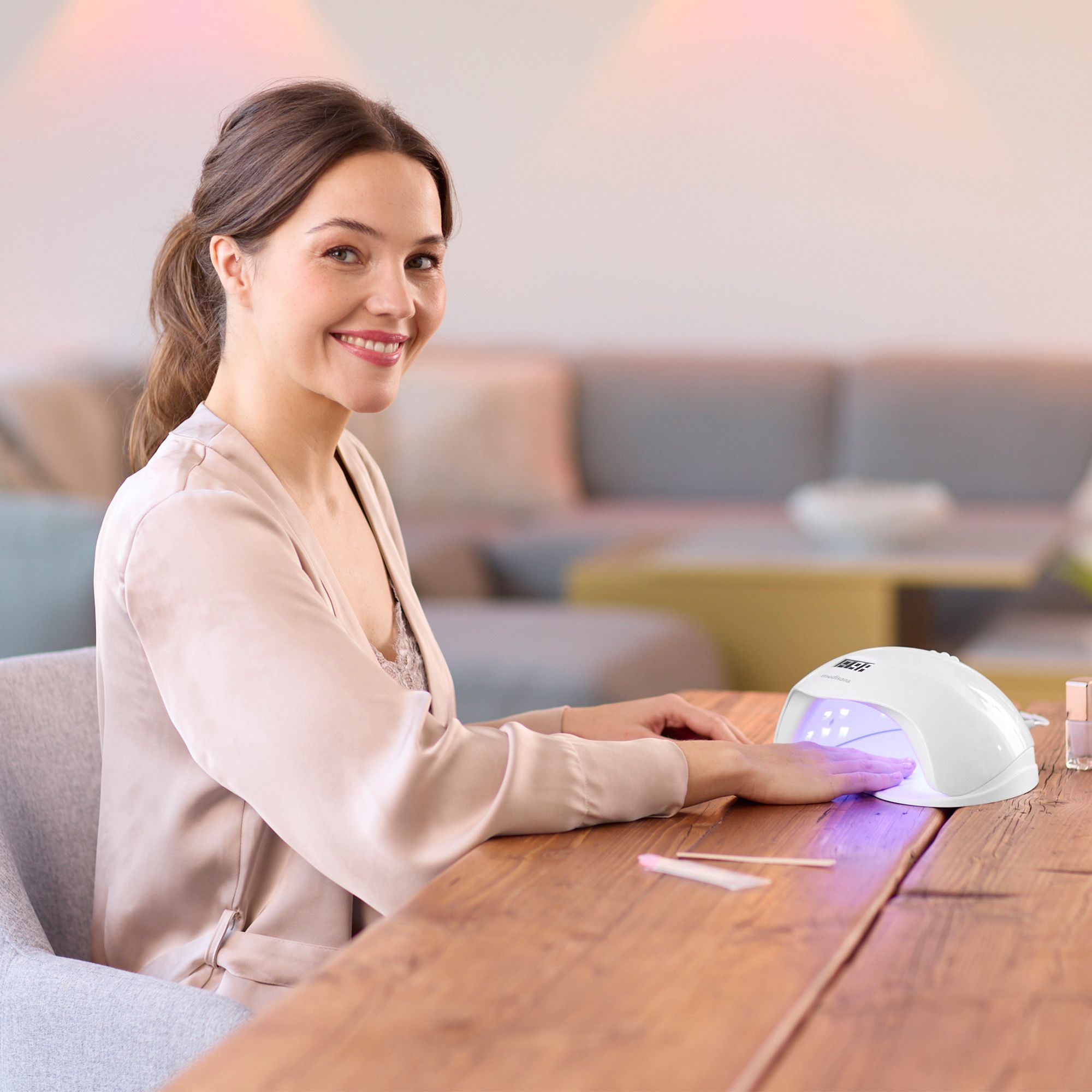medisana ND 880 polimerizzatore UV per unghie - Asciugatore per smalti acrilici, UV e gel LED