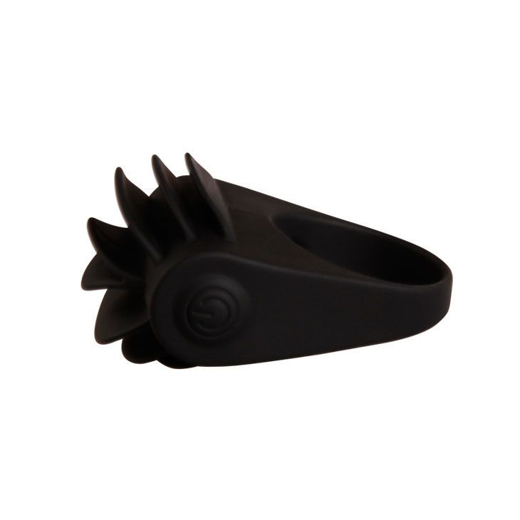 Anello vibrante in silicone nero con vibratore e pulsante di controllo.