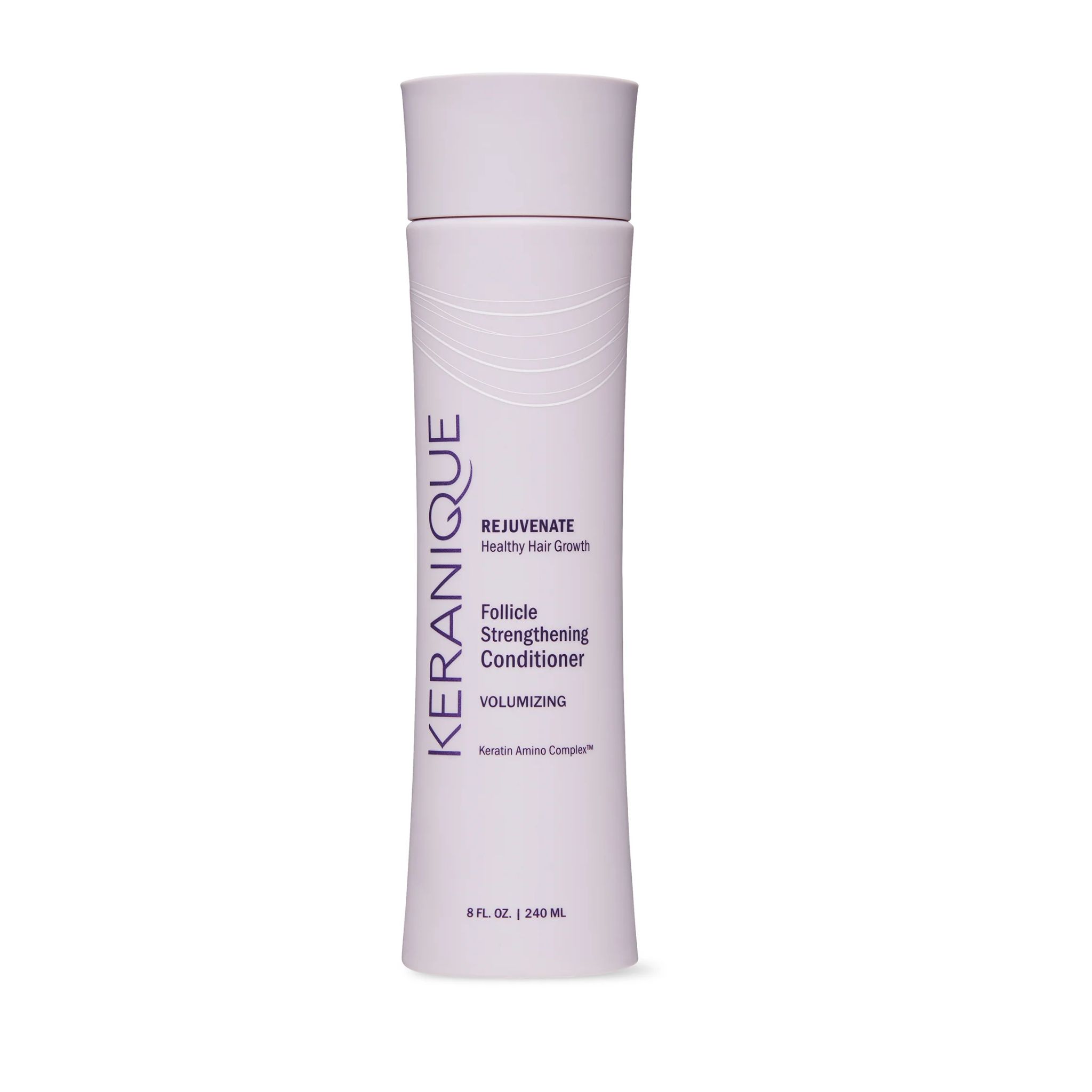 Flacone di balsamo. Scritta: Keranique, Rejuvenate, Follicle Strengthening Conditioner, Volumizing. 8 fl. oz. / 240 mL.